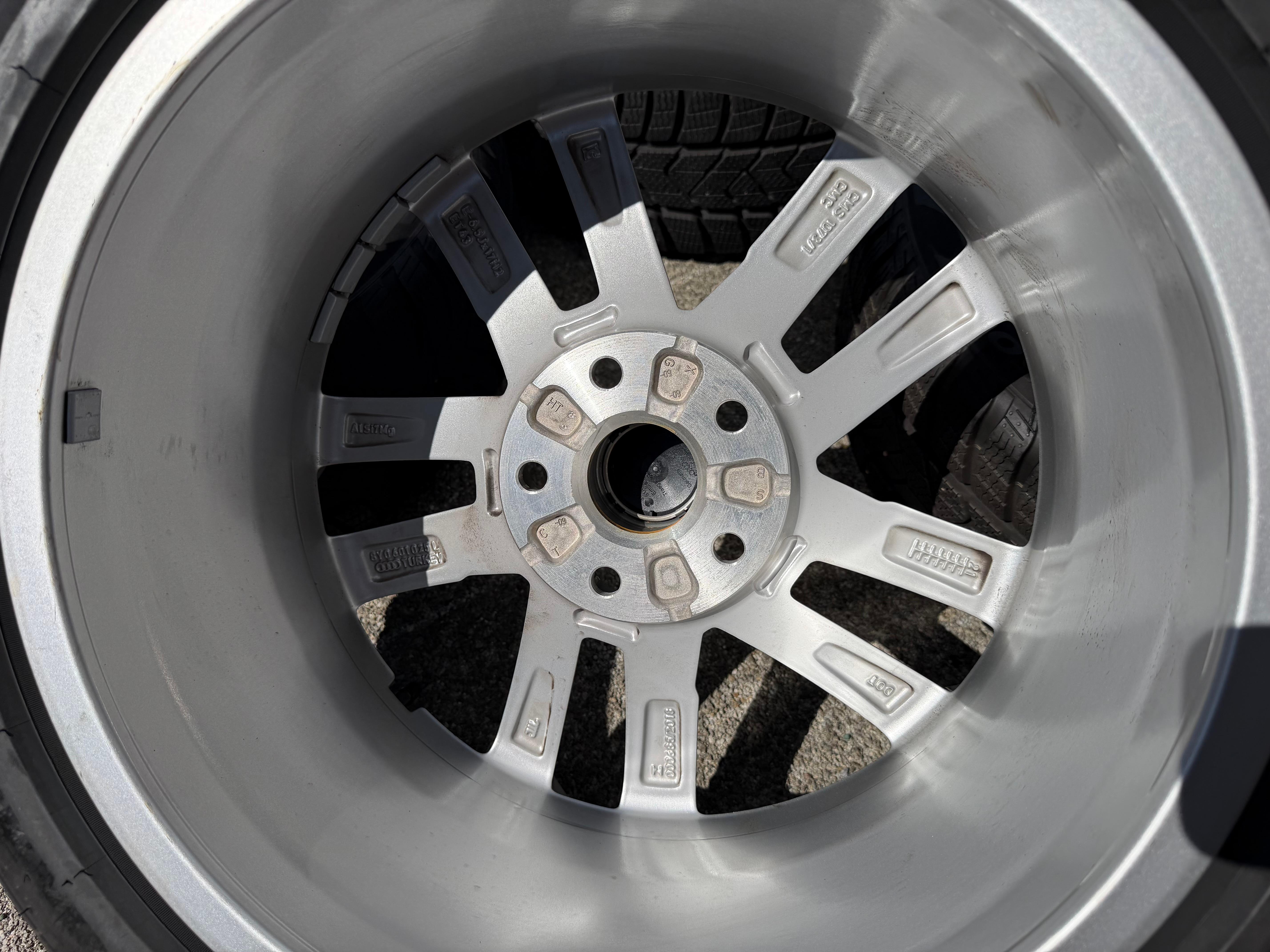 4 ruote in lega originali da 17" invernali Audi A3 S3 8Y 8Y0601025L 205/50R17 93H Pirelli