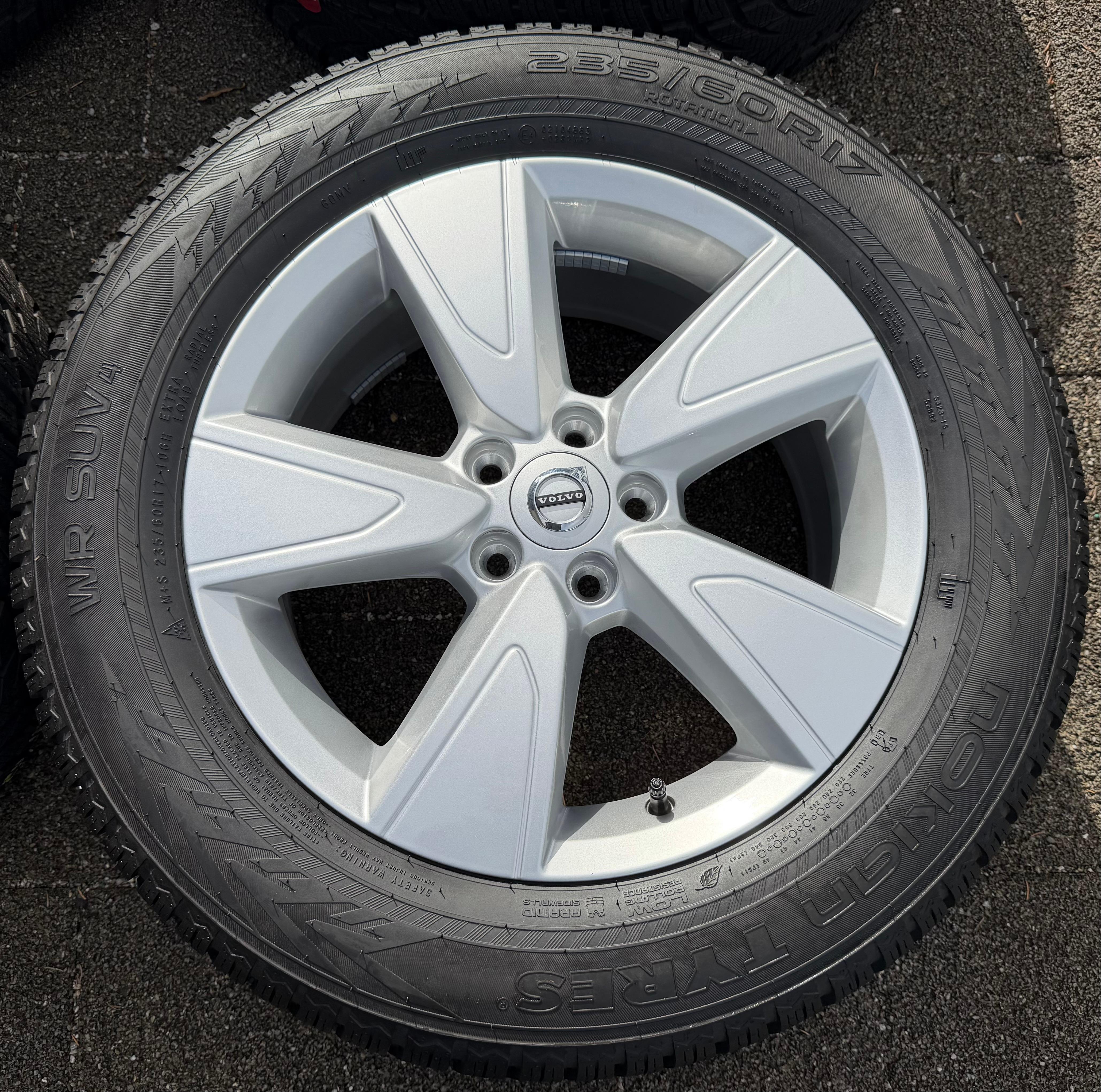 4 ruedas de invierno de aleación originales de 17" para Volvo XC40 235/60R17 106H 31680565 2022 NUEVAS