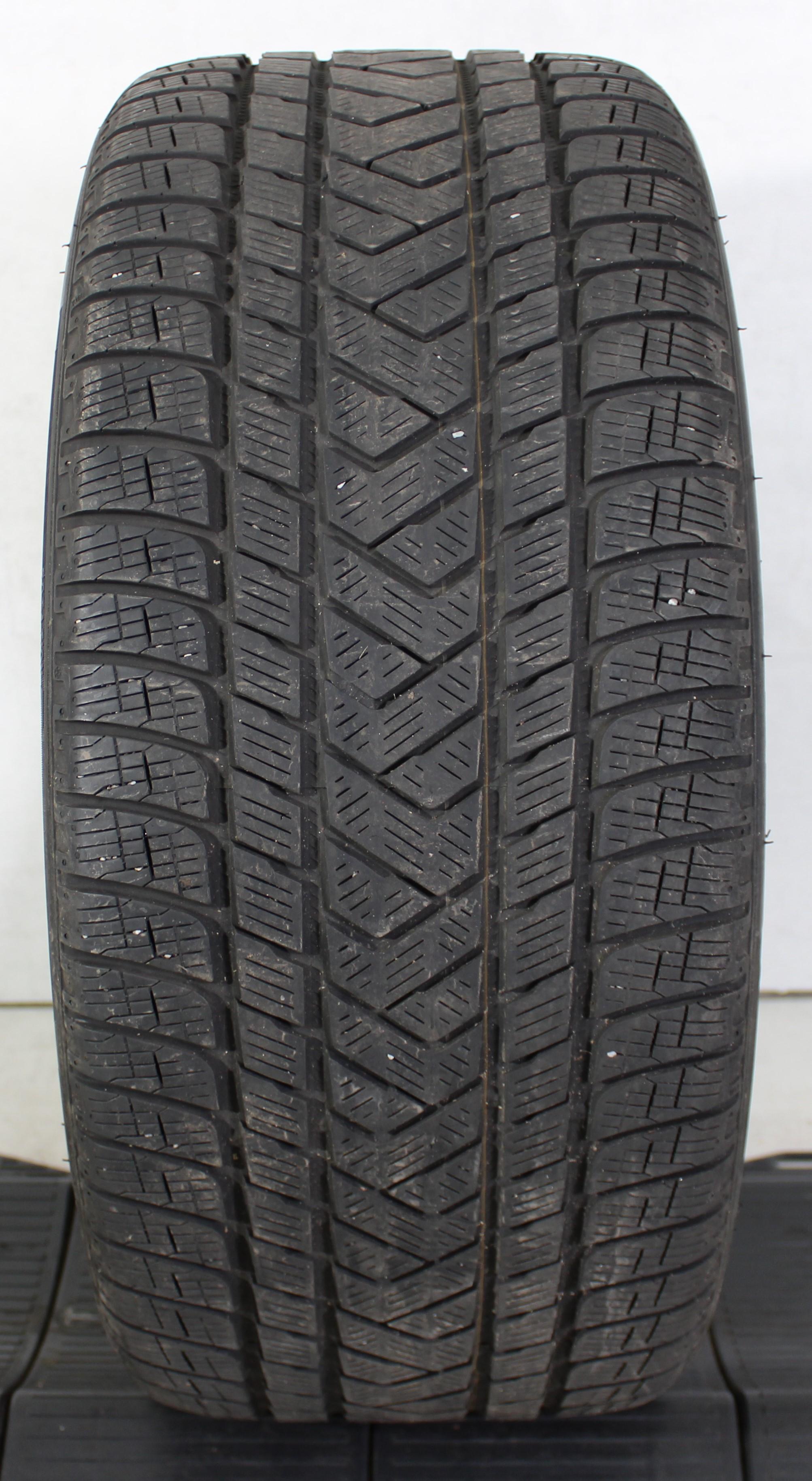 1 x 295/40R20 106V Winterreifen Pirelli Scorpion Winter in der Mitte 4,5-5mm und auf den Schultern 5-5,5mm. 2021 N0