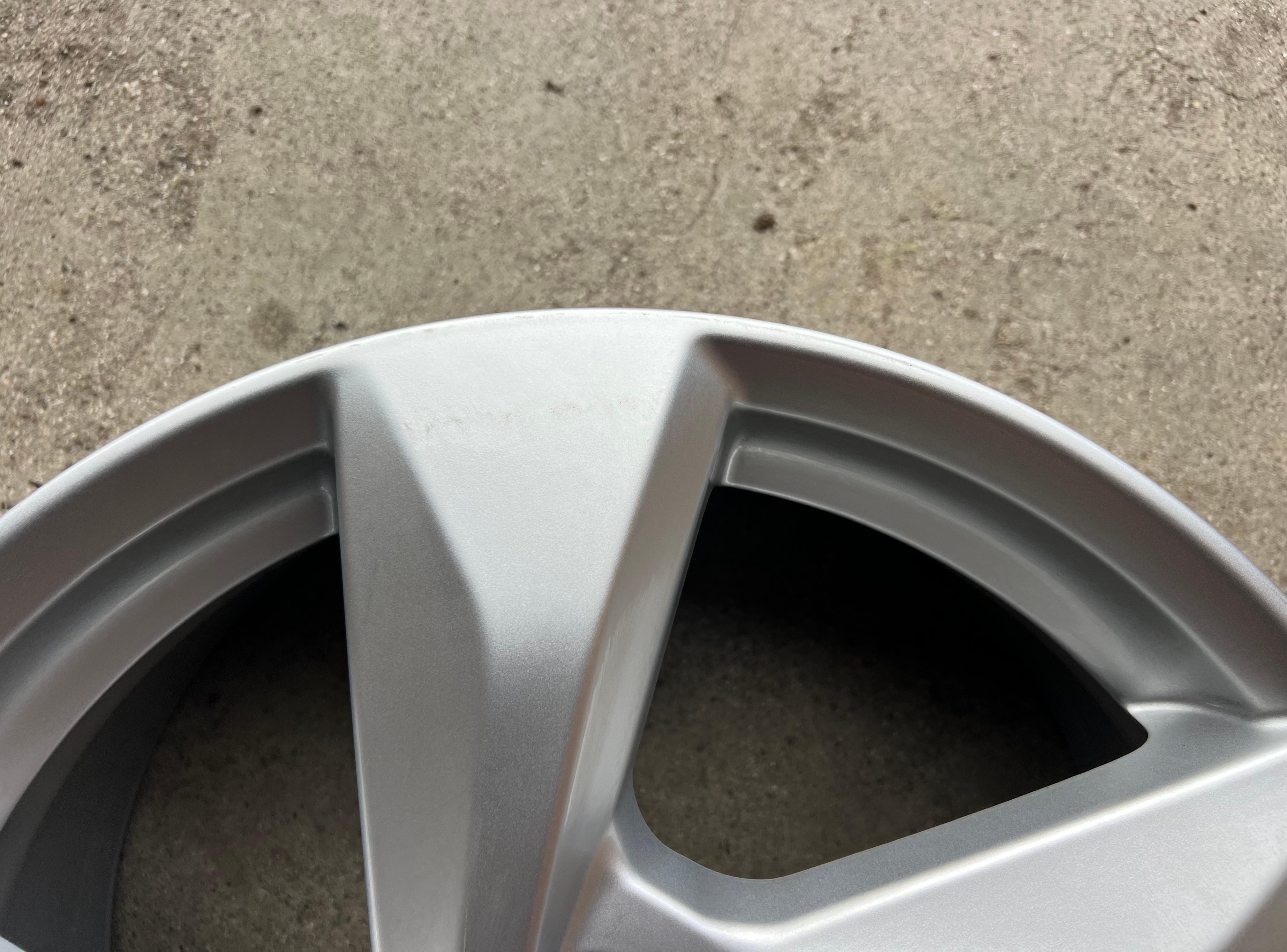 1 X CERCHIO IN LEGA ORIGINALE DA 18" AUDI Q3 F3 83A601025H 7x18 ET43 CERCHIO FREIHAUS