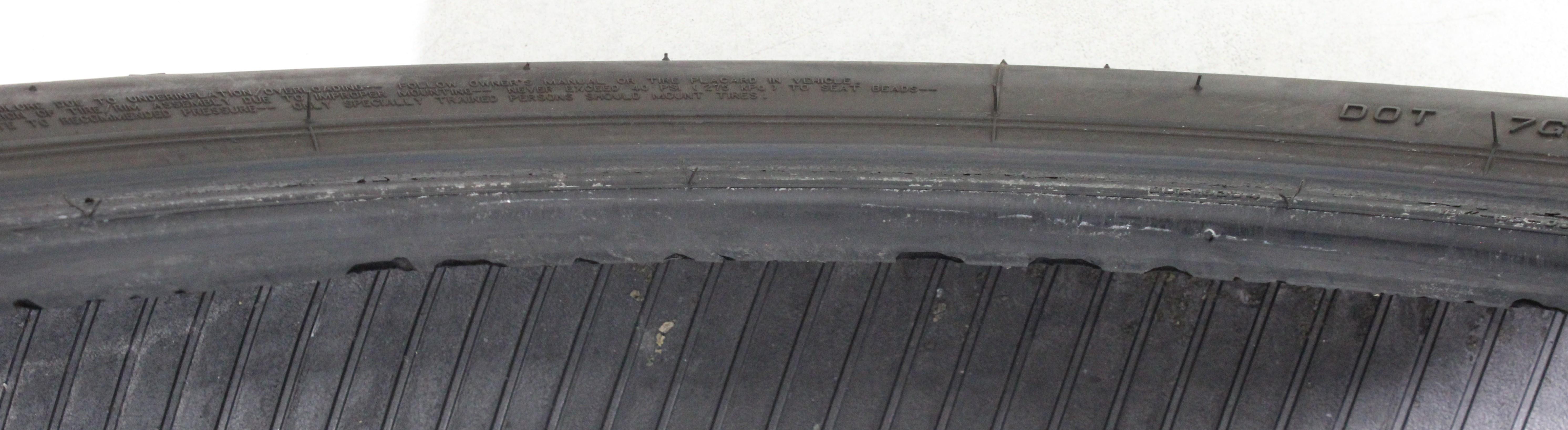 2 x 245/45R19 102V Winterreifen Bridgestone Blizzak LM001 * Runflat in der Mitte 5,5-6mm und auf den Schultern 6-6,5mm. 2021 XL