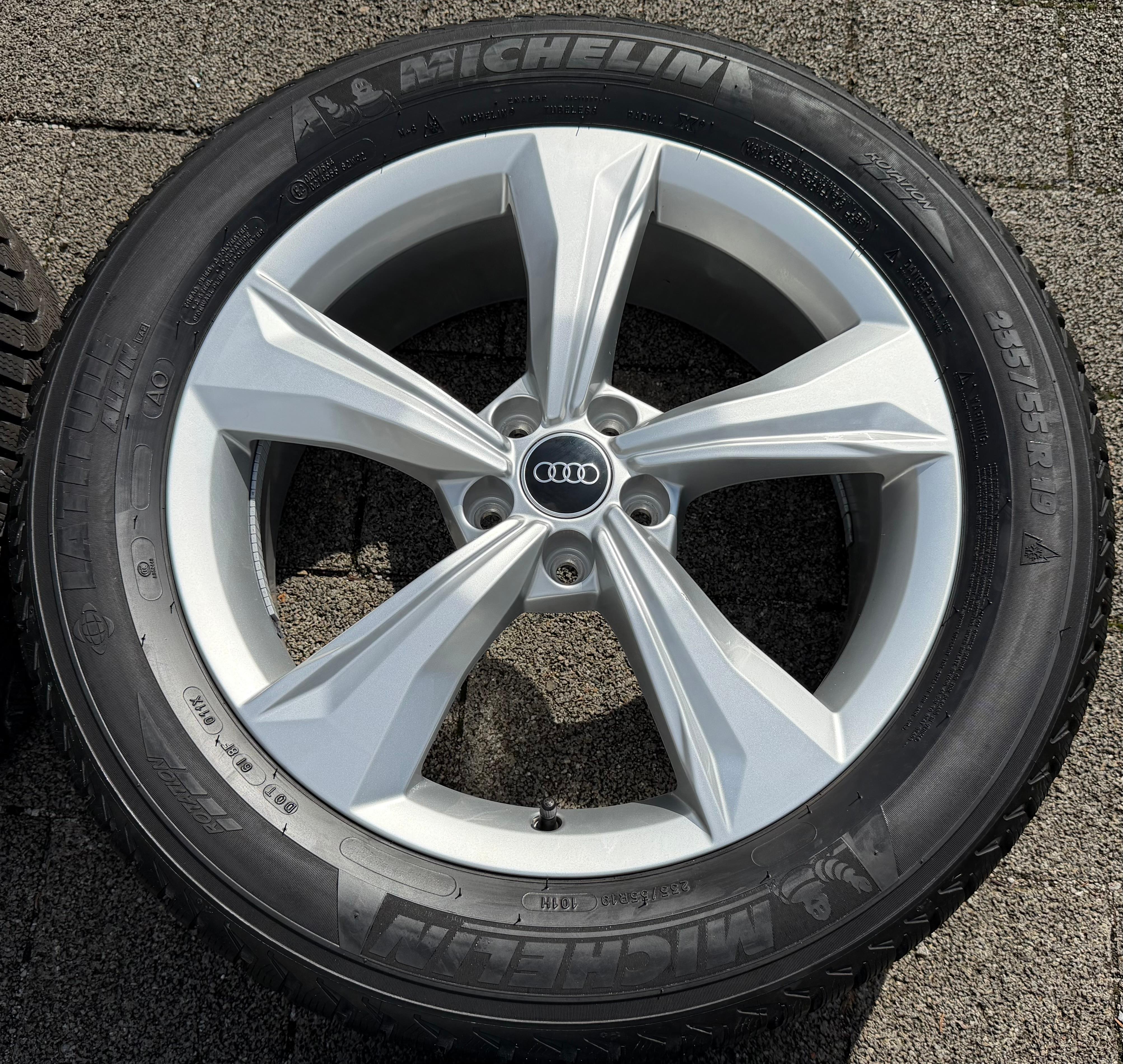 4 ruote in lega originali da 19" invernali Audi Q5 SQ5 FY 80A601025K 235/55R19 101H Michelin 2022