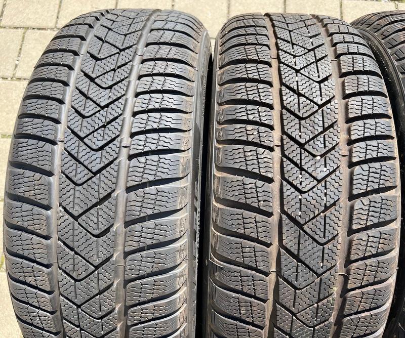 4 x 225/45R19 96V Winterreifen Pirelli Sottozero 3 Runflat 2x 7,5-8mm, 1x 7,5mm und 1x 6,5mm 2019/2020