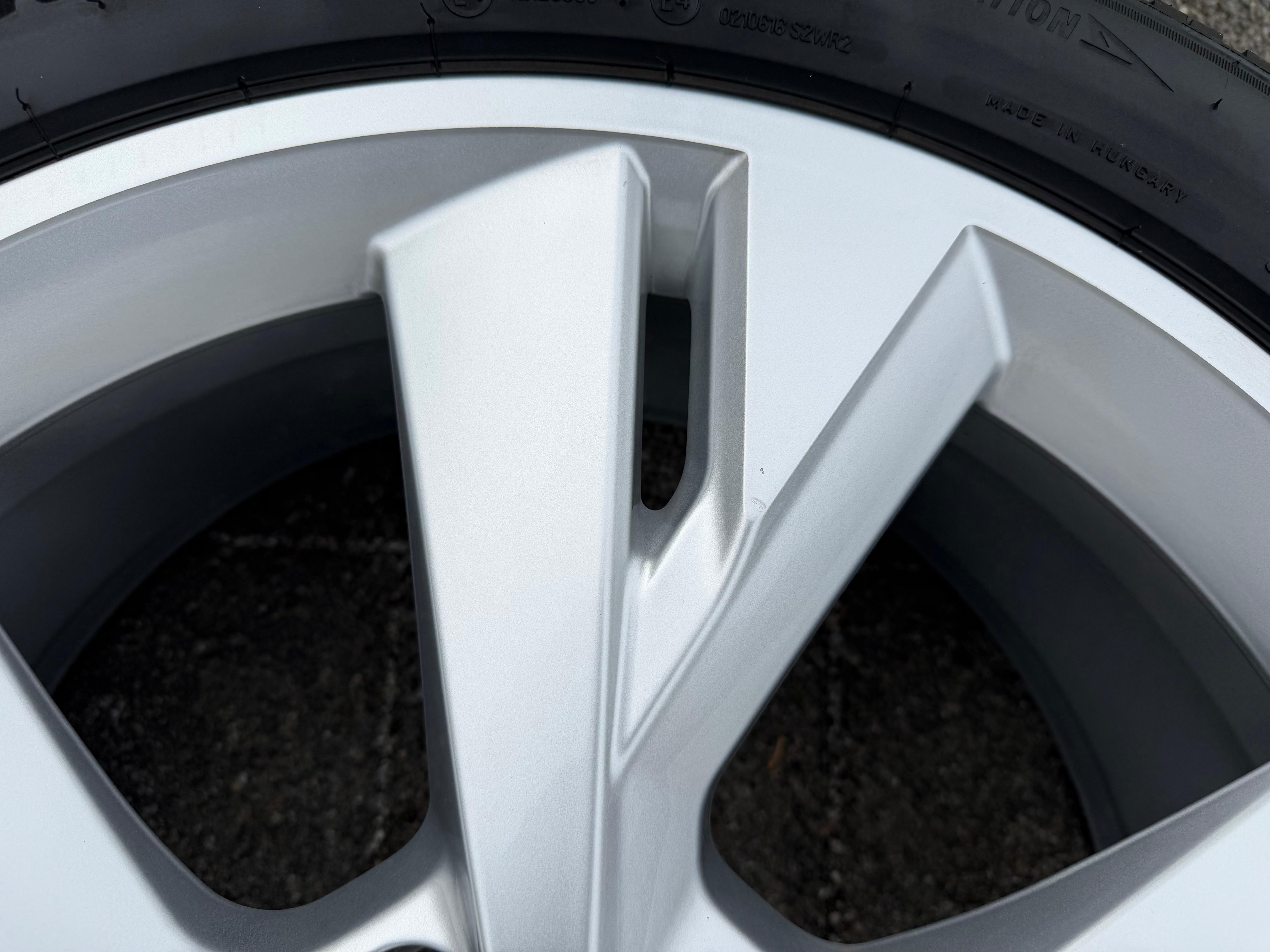 4 RUEDAS DE INVIERNO DE ALEACIÓN ORIGINALES DE 20" PARA AUDI Q4 E-TRON 235/50R20 101T 255/45R20 101T TOP