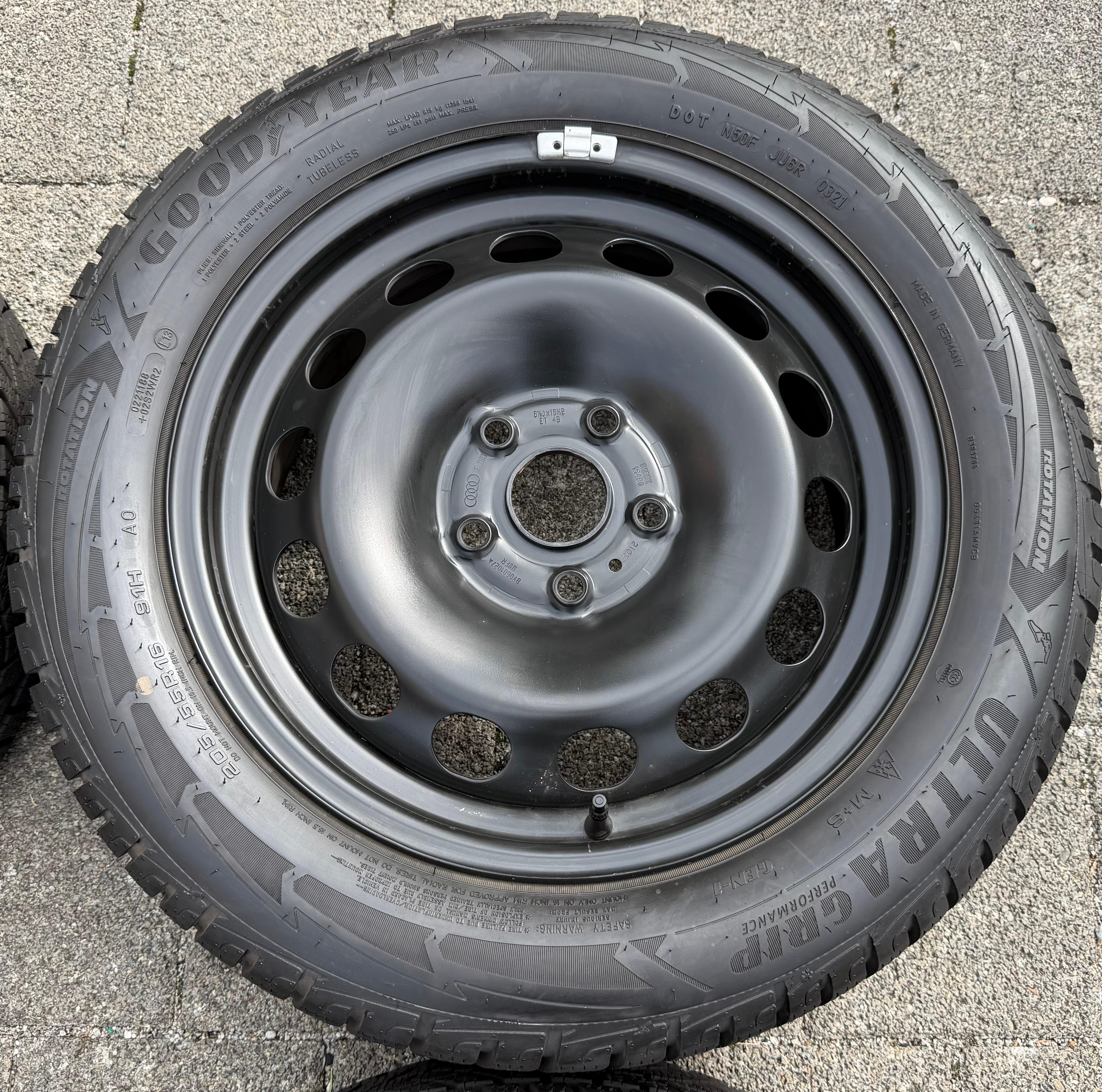 4 Winterräder Audi A3 8V Sportback Cabrio  205/55R16 91H Goodyear 8V0601027A 2021