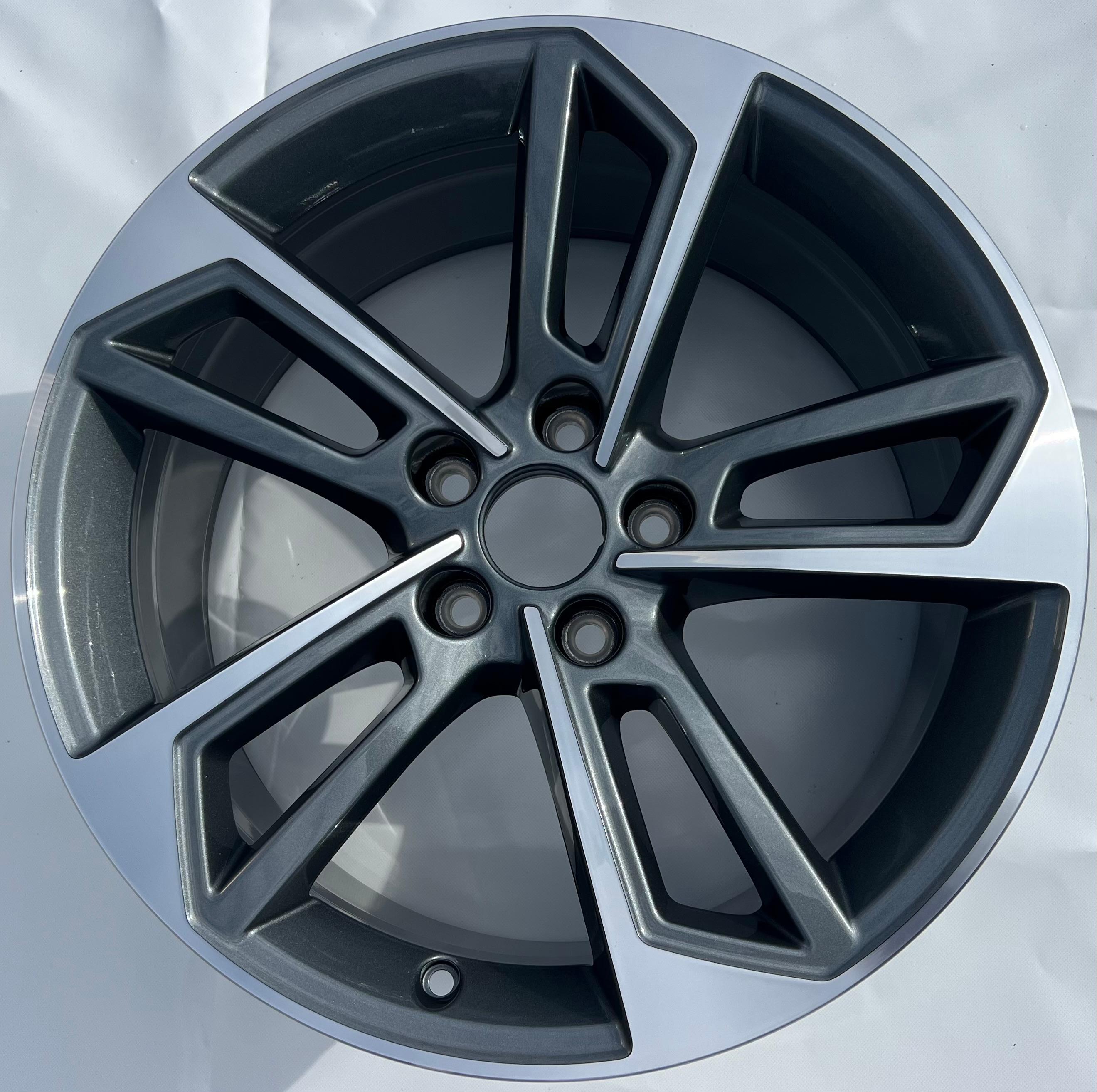 1 X ORIGINAL 18" ALUFELGE FELGE AUDI A4 8W 8W0601025DL 8x18 ET40 FREIHAUS