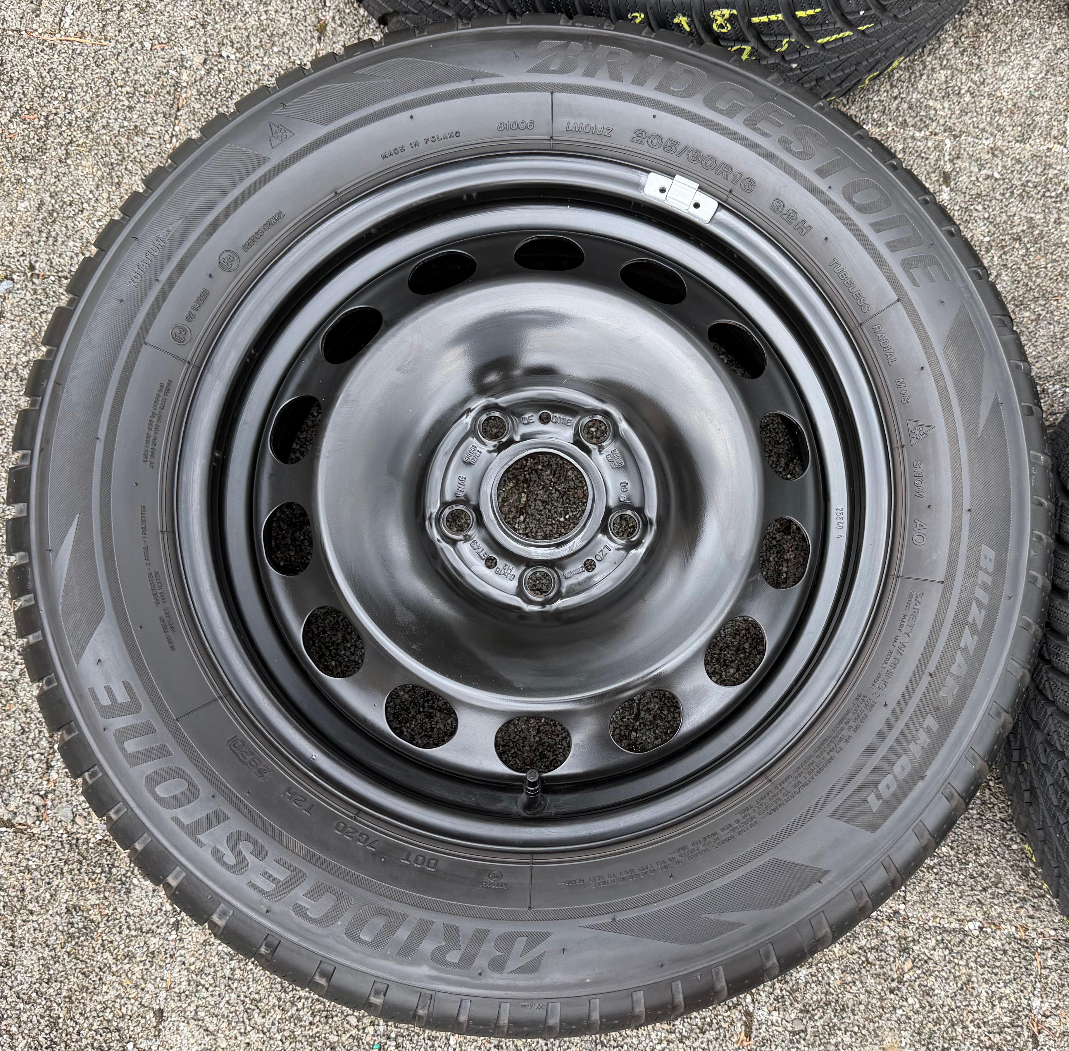 4 ruedas de invierno Audi Q2 GA VW T-Roc 205/60R16 92H Bridgestone 5Q0601027AM