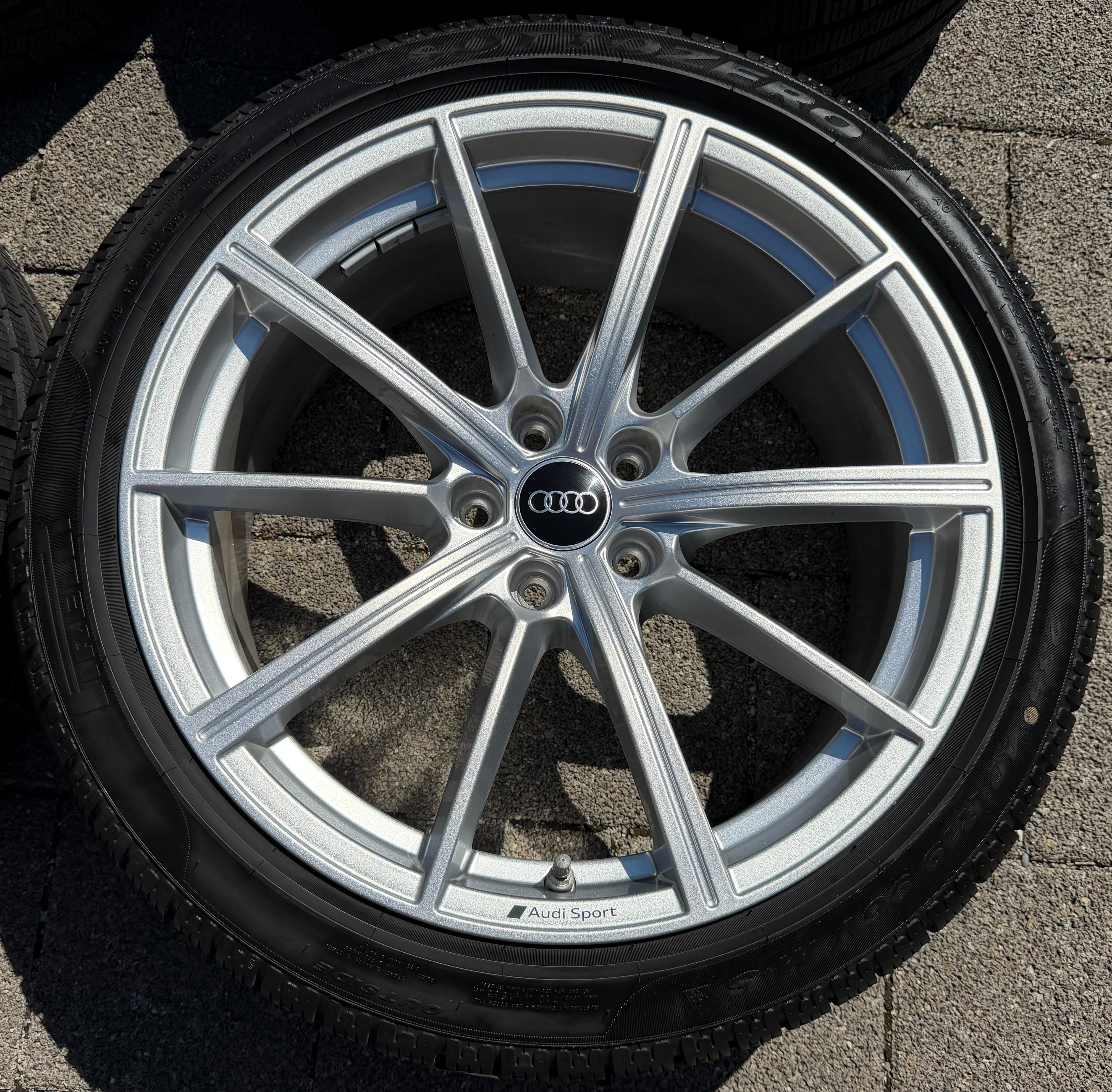 4 Original 19" Alu Winterräder Audi RS4 RS5 8W 8W0601025CP 235/40R19 96V Pirelli