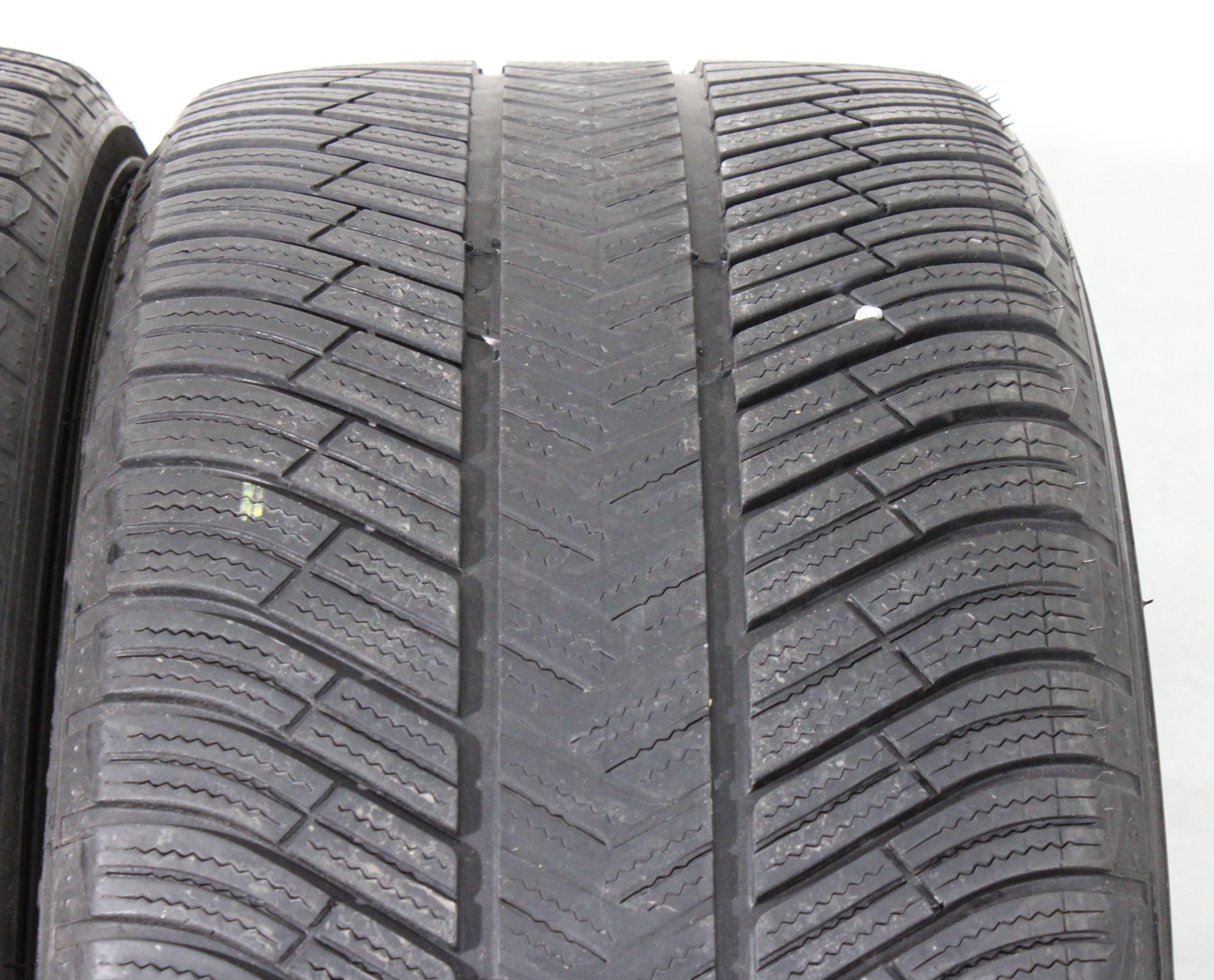 2 x 295/40R20 106V Winterreifen Michelin Latitude Alpin LA2 N0 in der Mitte 4,5-5mm und auf den Schultern 5,5-6mm. 2017
