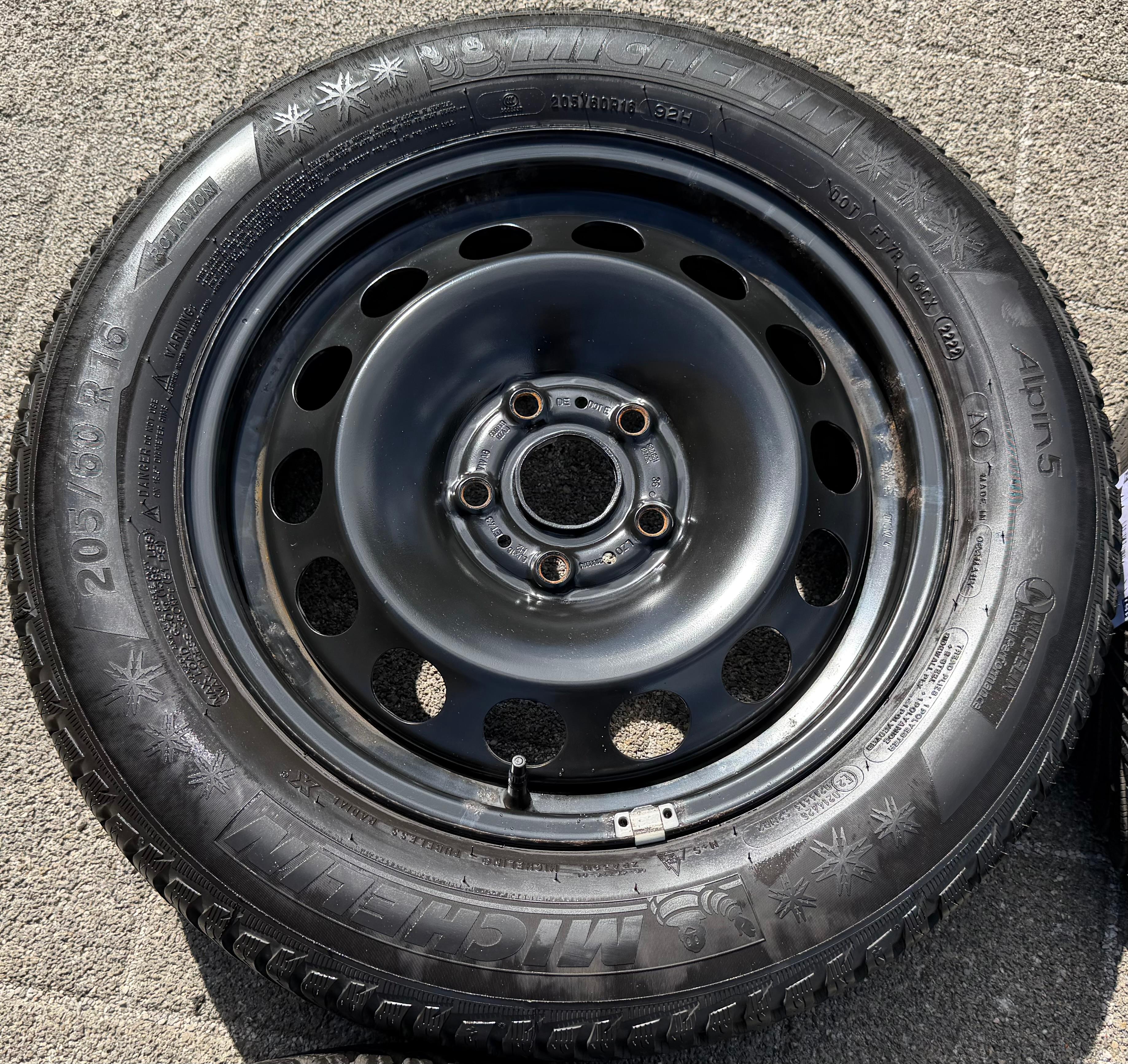 4 ruedas de invierno Audi Q2 GA VW T-ROC A11 205/60R16 92H Michelin Alpin 5 neumáticos de invierno