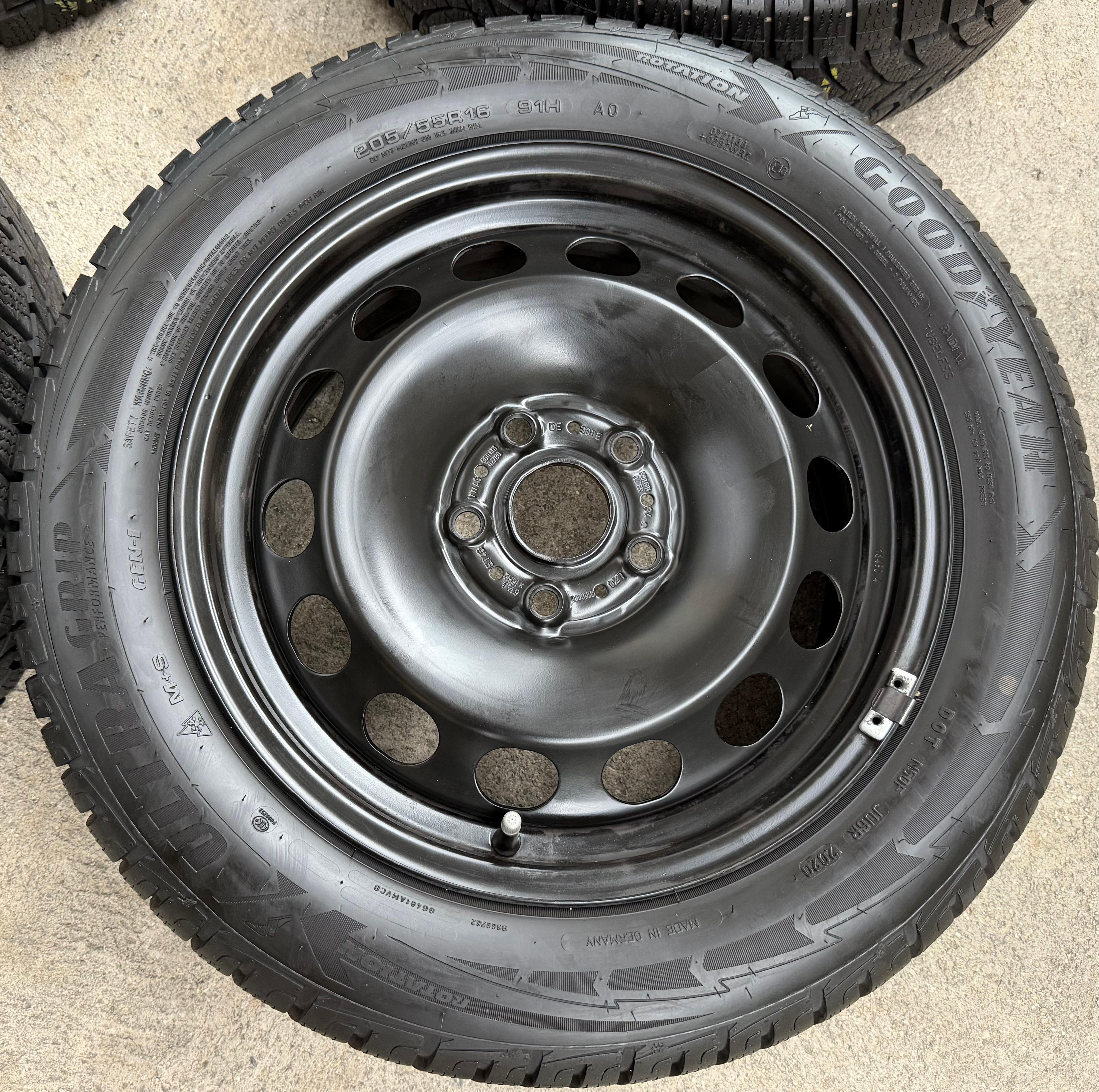 4 WINTERRÄDER VW GOLF 7 AUDI A3 8V SEAT LEON 5F SKODA OCTAVIA 5E 205/55R16 91H 5Q0601027BQ