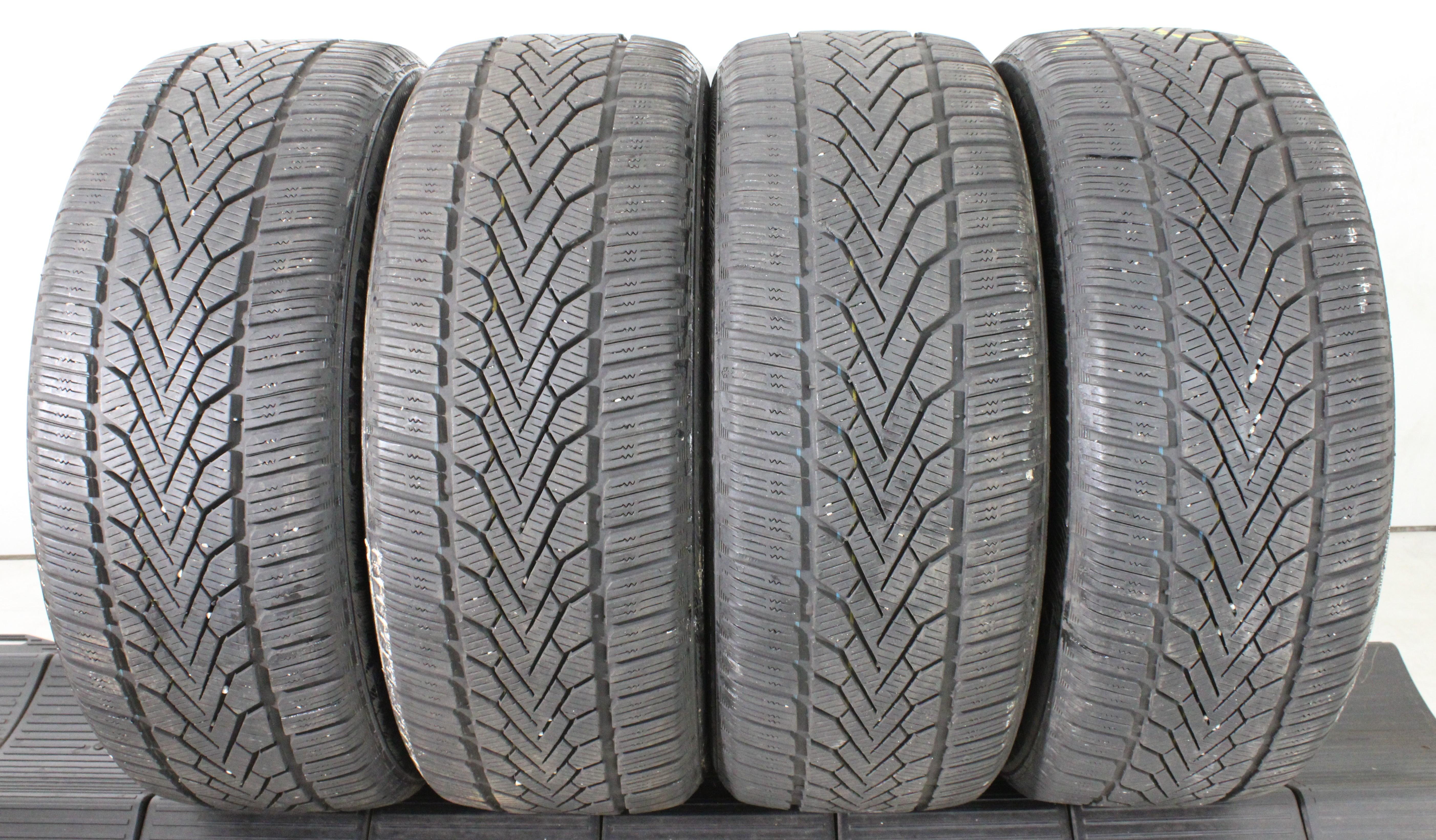 4 x 225/50R17 98H Winterreifen Semperit Speed-Grip 2 5-5,5mm 2015 XL