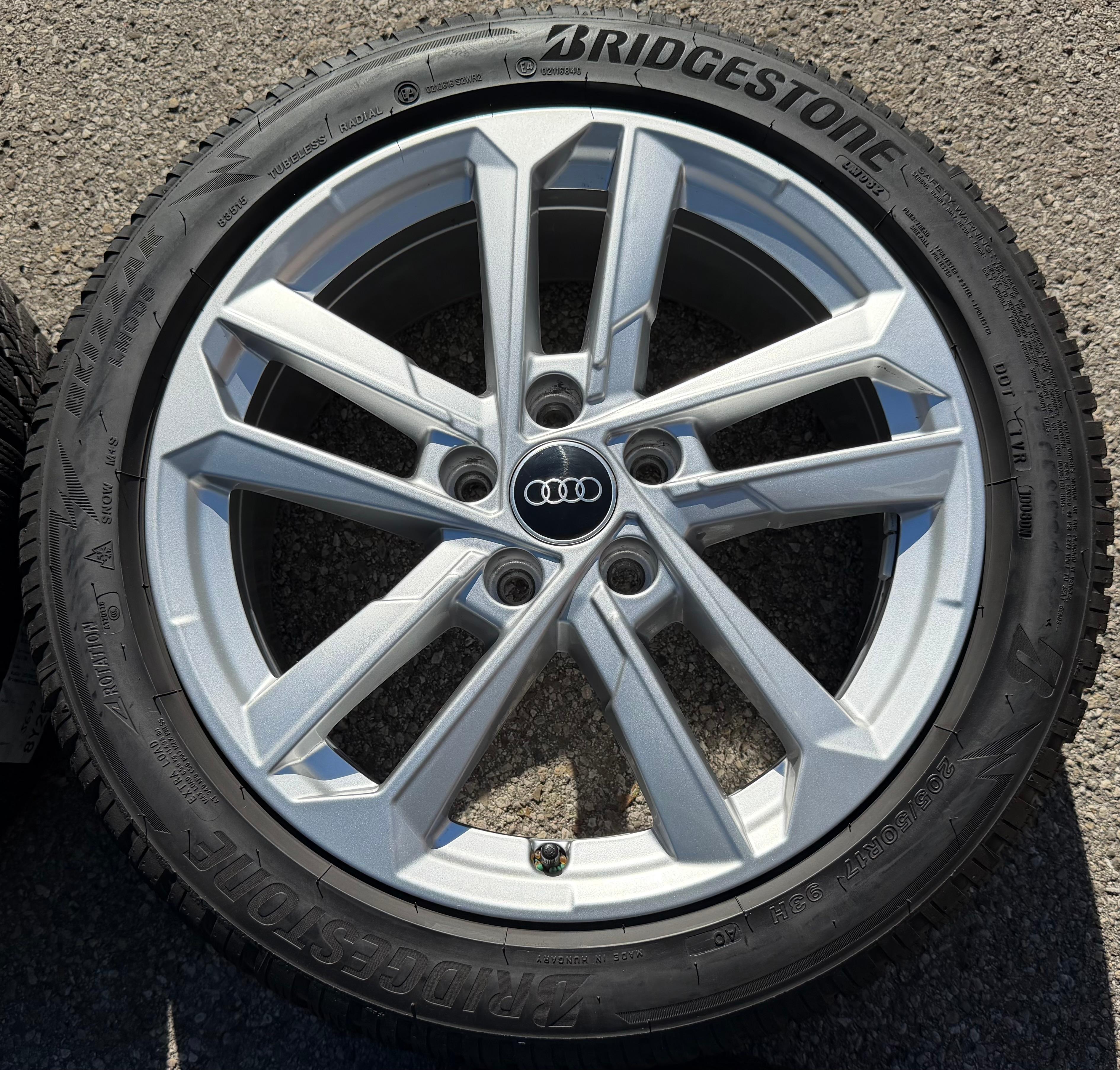 4 ruedas de invierno de aleación originales de 17" para Audi A3 S3 8Y 8Y0601025L 205/50R17 93H Bridgestone