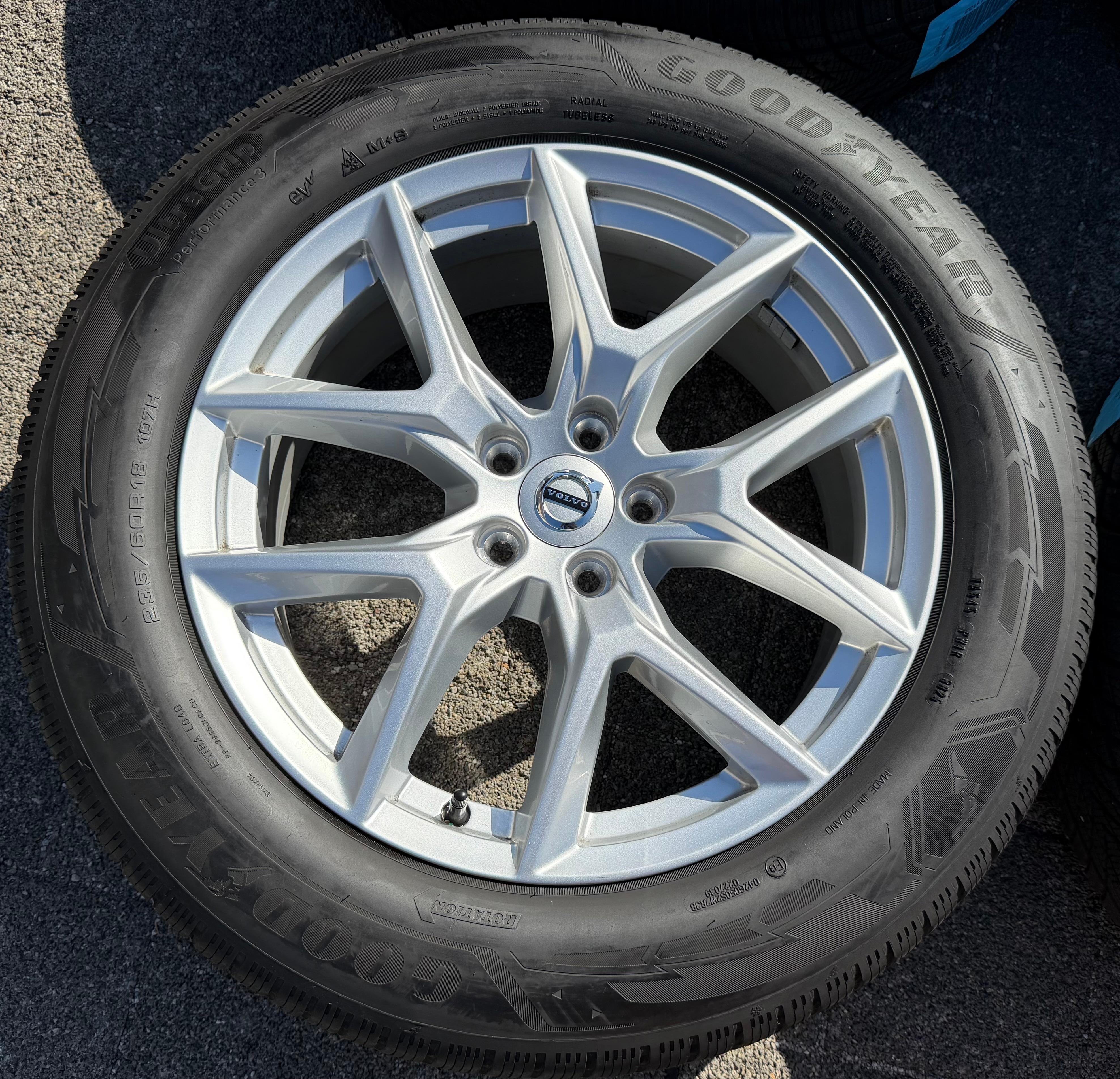 4 Original 18" Alu Winterräder Volvo XC60 II 31423851 235/60R18 107H Goodyear 2025