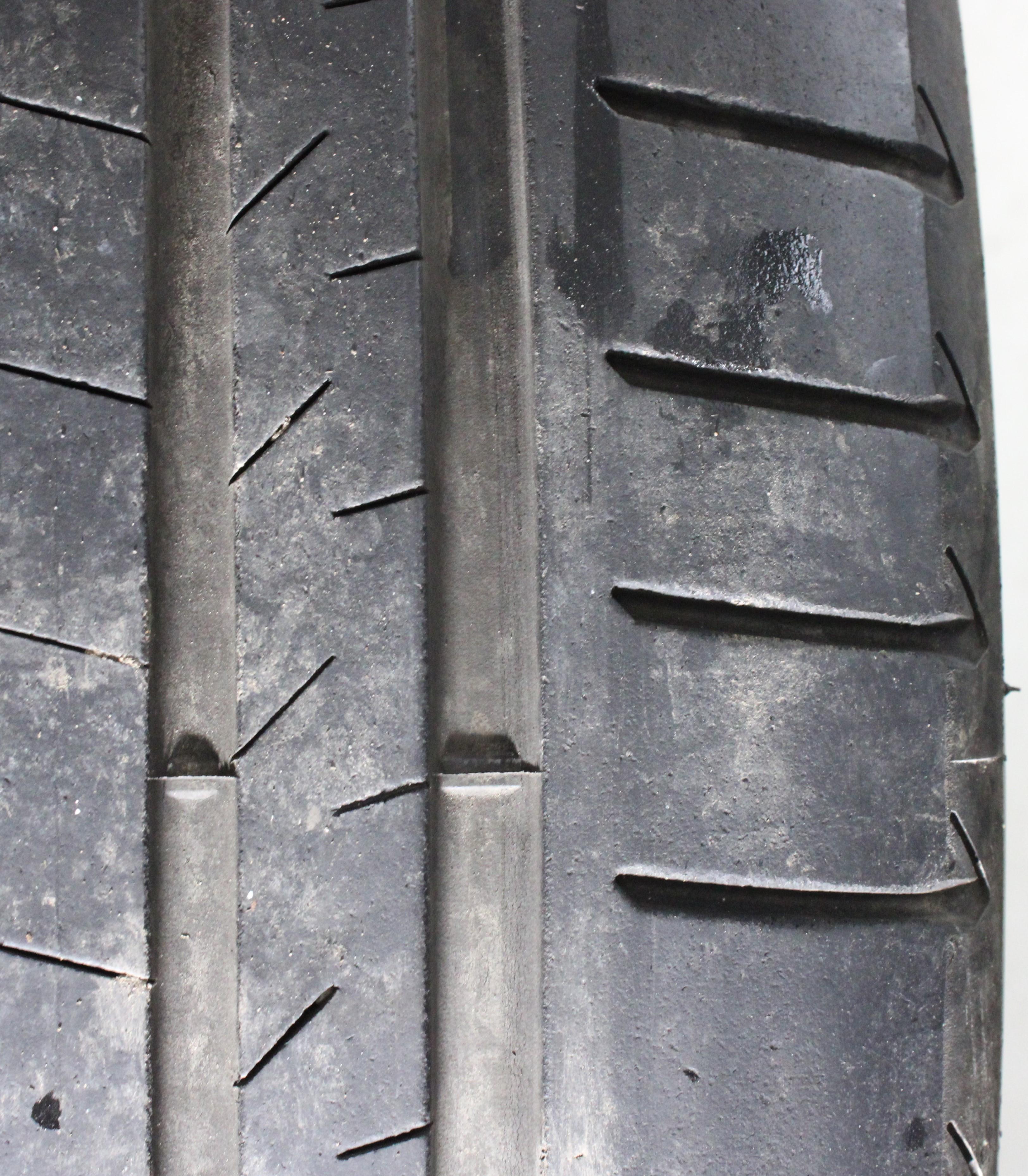 2 pneus d'été Bridgestone Turanza T005 AO 235/55R18 100Y, 1 x 4-4,5 mm / 1 x 4,5-5 mm, 2023
