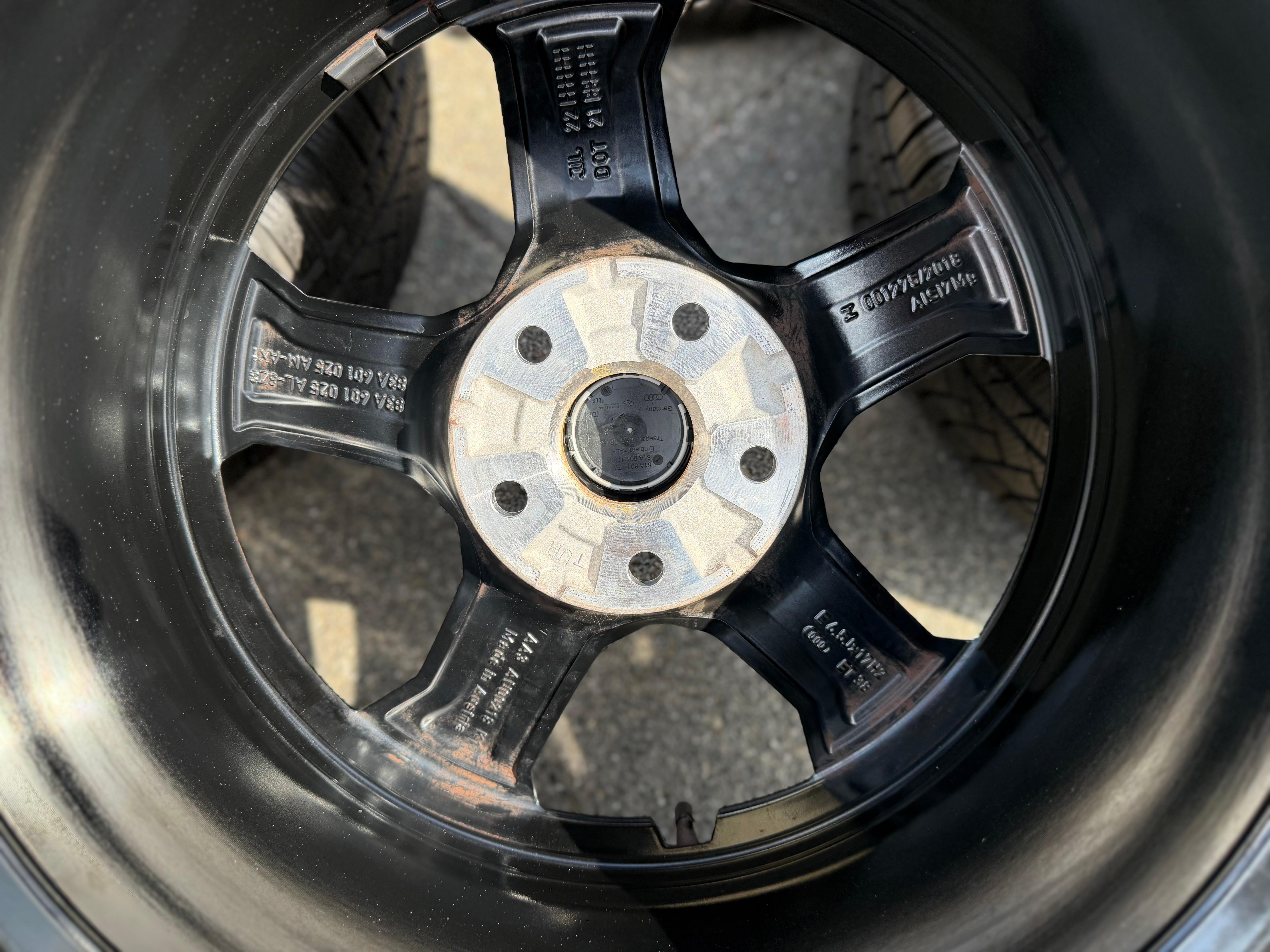 4 Original 17" Alu Sommerräder Audi Q3 F3 F3N 215/65R17 103H 83A601025AL Schwarz