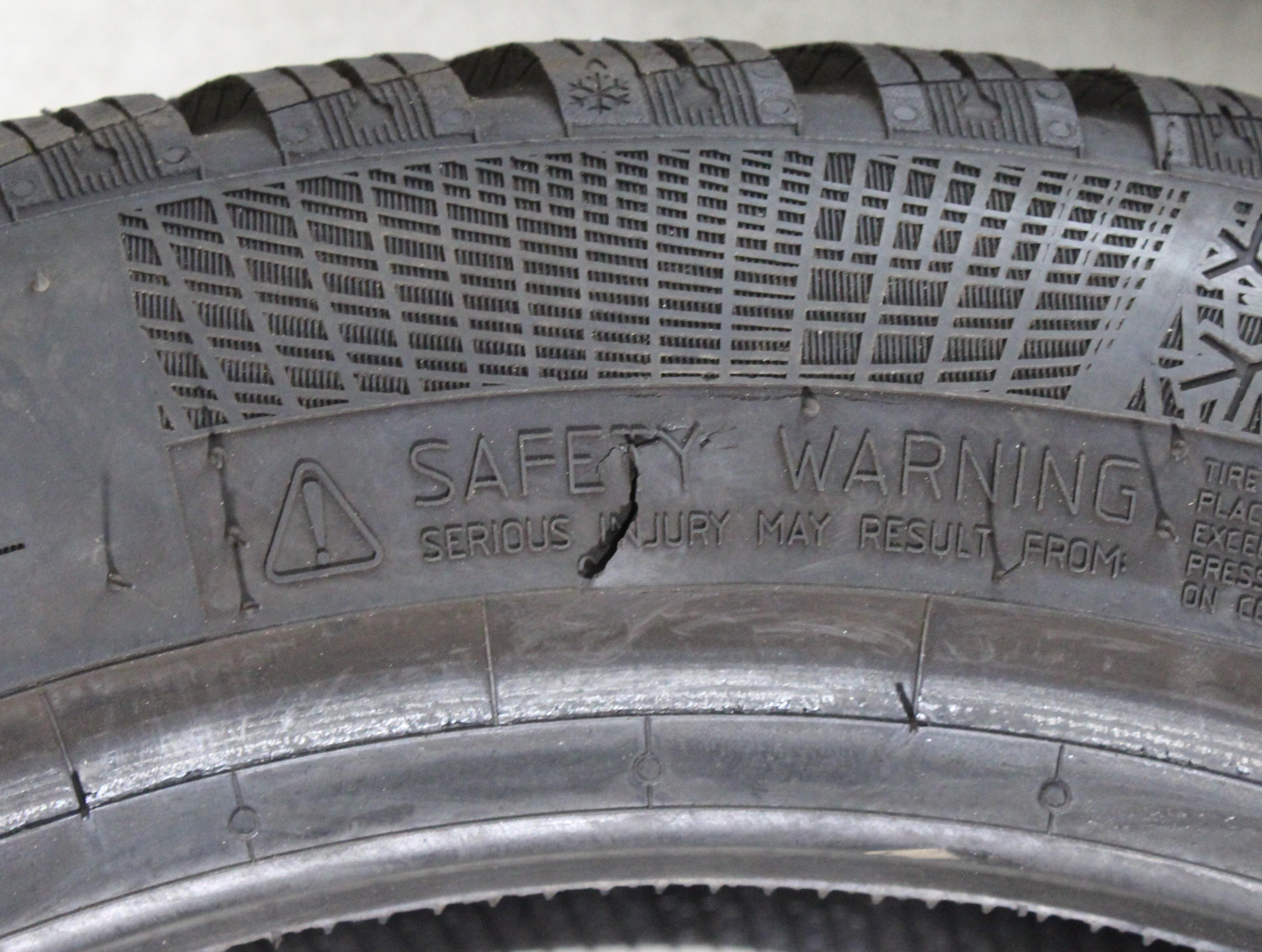 4 x 215/45R16 90V Winterreifen Continental Winter Contact TS860 2x 7,5-8mm und 2x 7,5mm 2019 XL