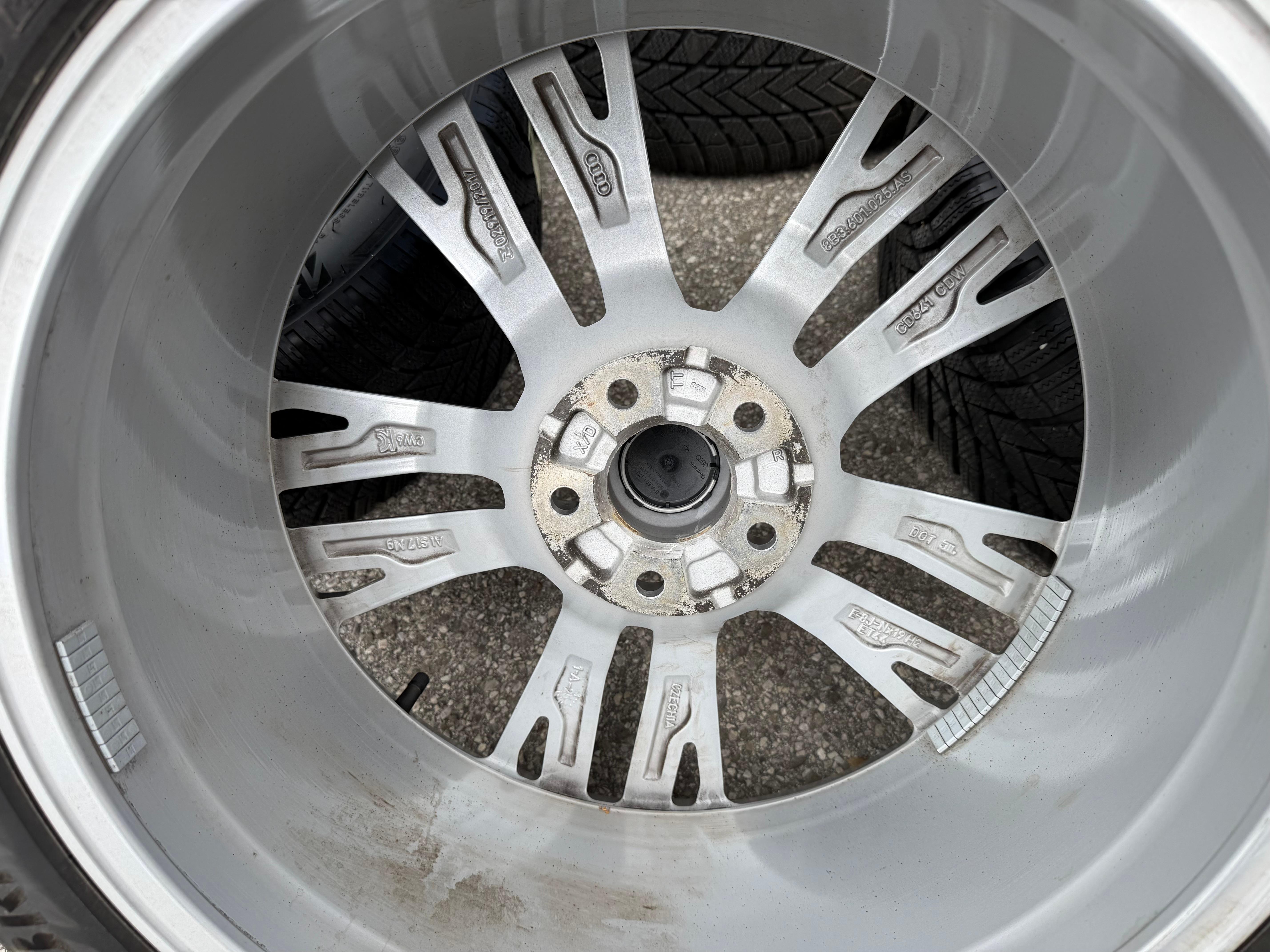 4 ruedas de invierno de aleación originales de 19" para Audi A5 S5 FU2 B10 8B3601025AS 245/40R19 98H 2025