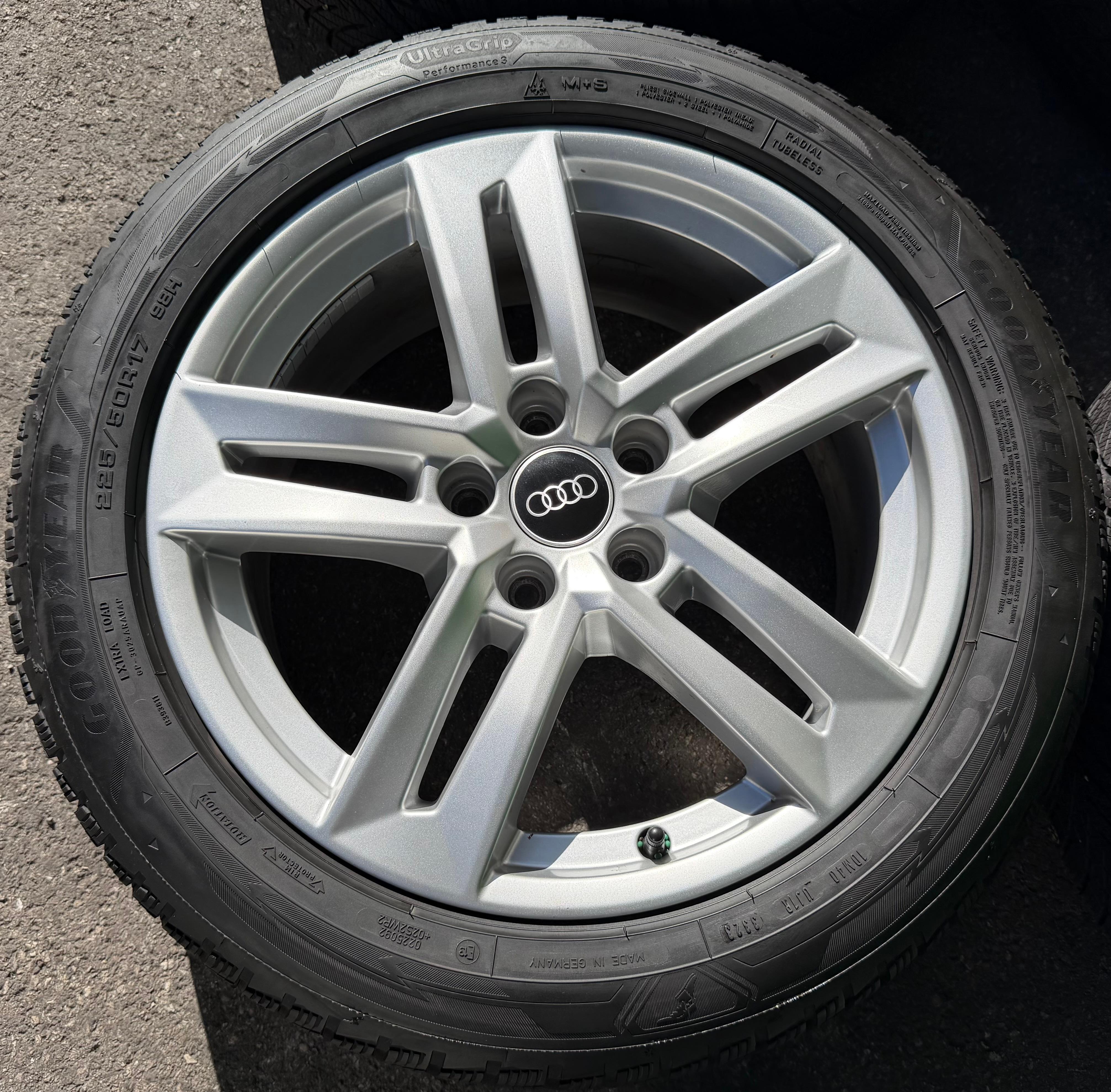 4 ruedas de invierno de aleación originales de 17" para Audi A4 B9 8W 8W0601025P 225/50R17 98H Goodyear