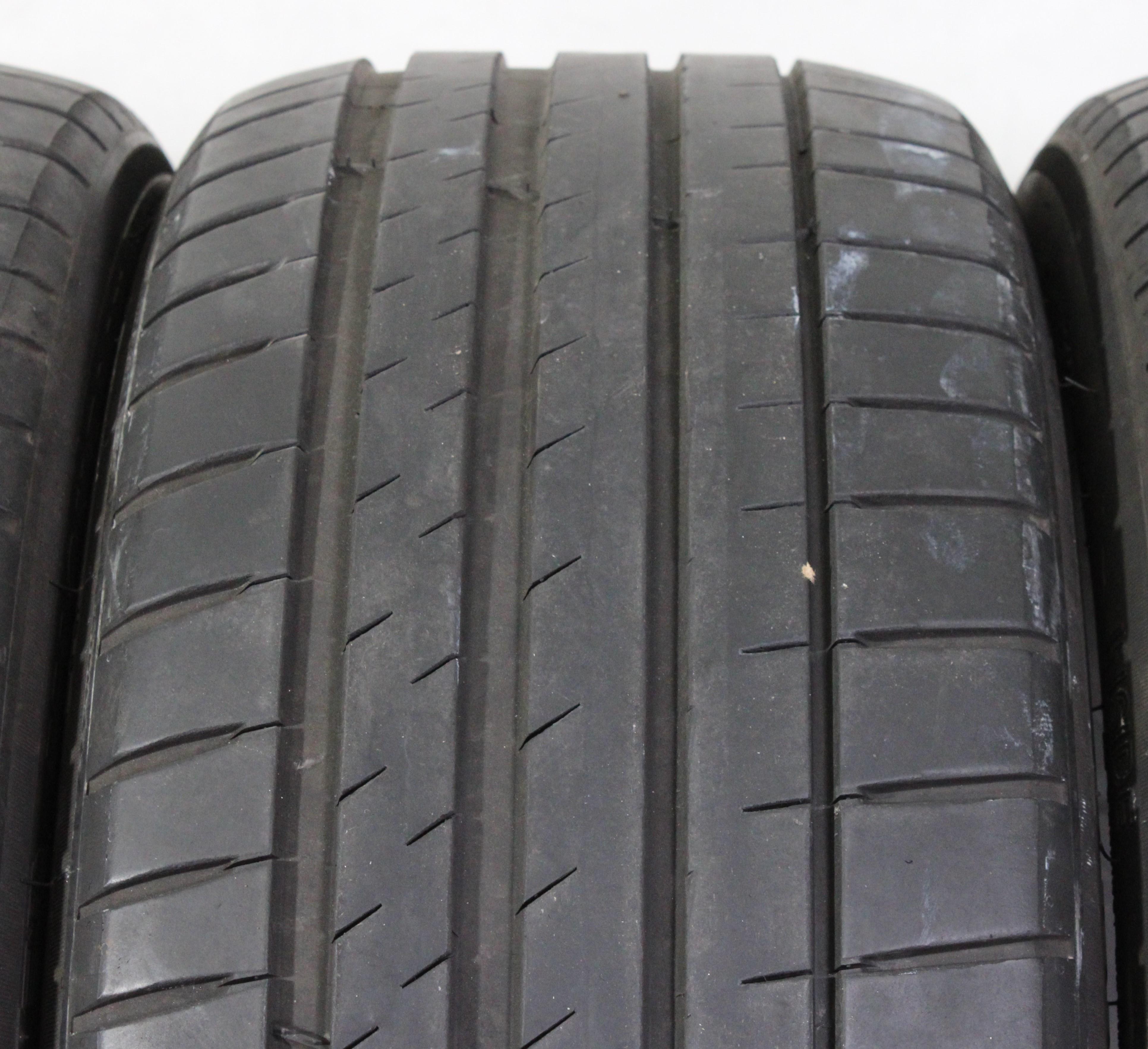 4 pneumatici estivi Michelin Pilot Sport 4 225/45R19 96W, 2x4,5-5 mm/2x5-5,5 mm, 3 del 2020/1 del 2022 *