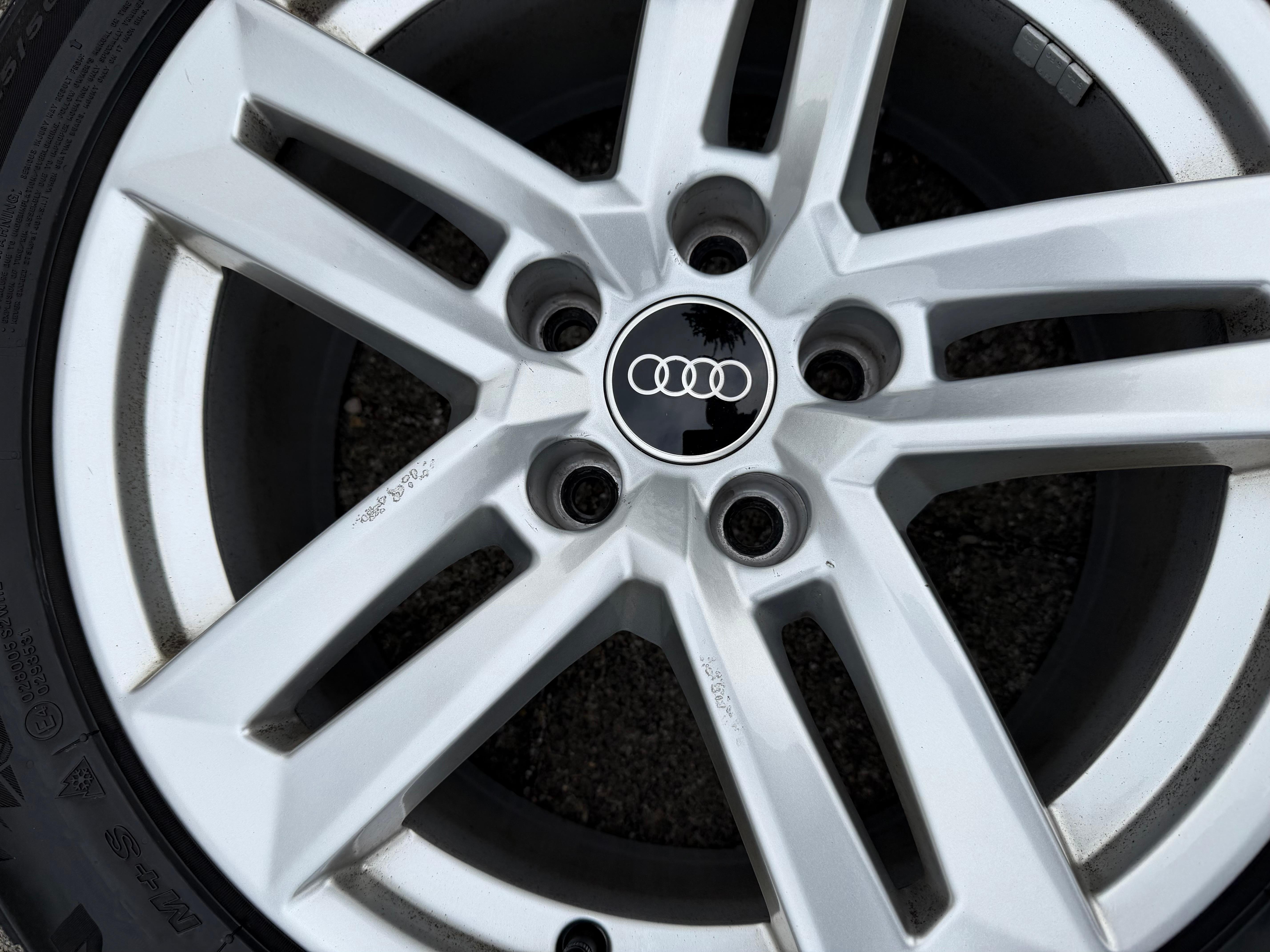 4 Original 17" Alufelgen Audi A4 8W B9 8W0601025P 7x17 ET42 Felgen