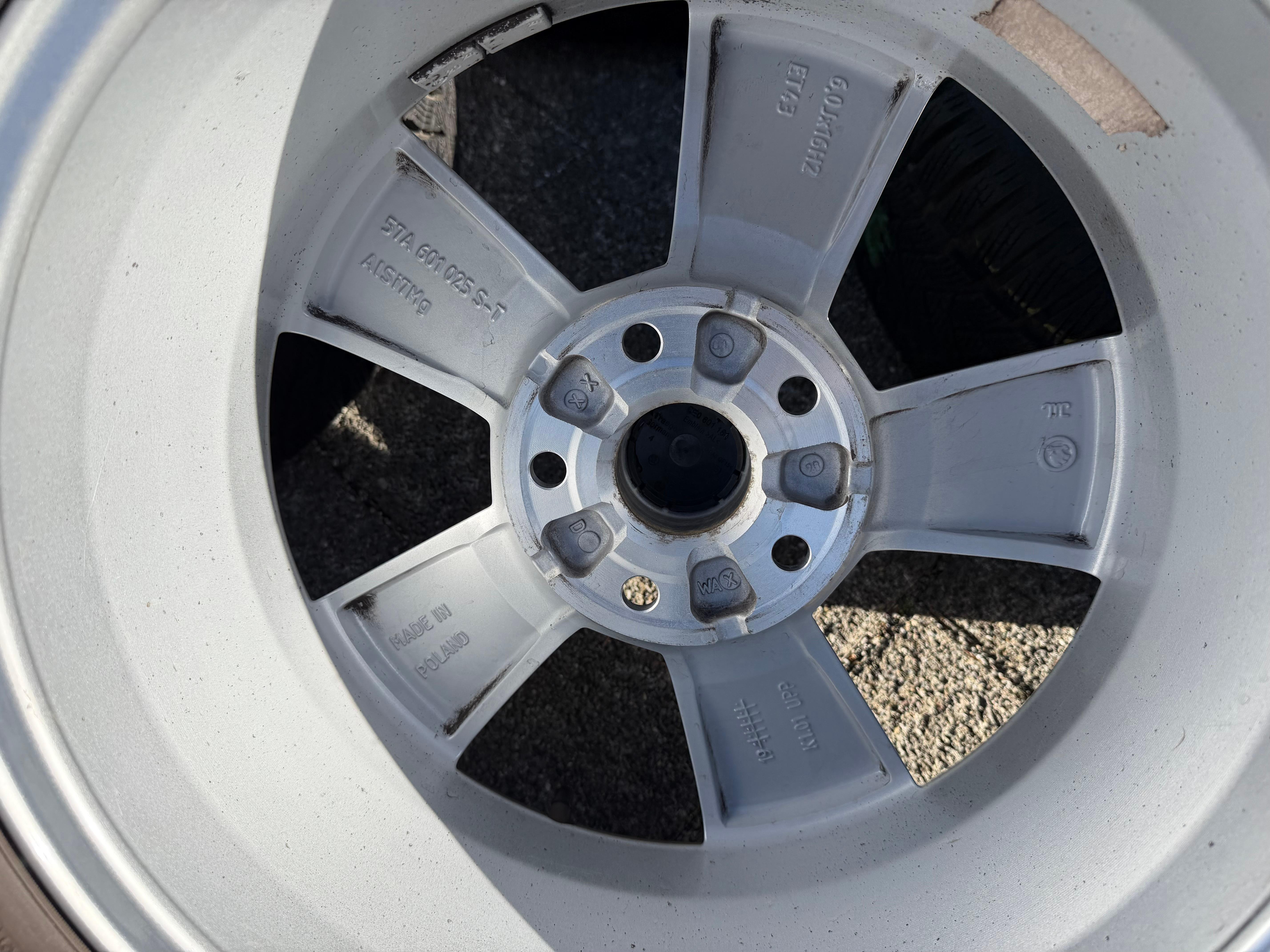 4 Original Alu Winterräder Skoda Karoq NU7 Nanuq 215/60R16 95H Dunlop 7,5-8MM