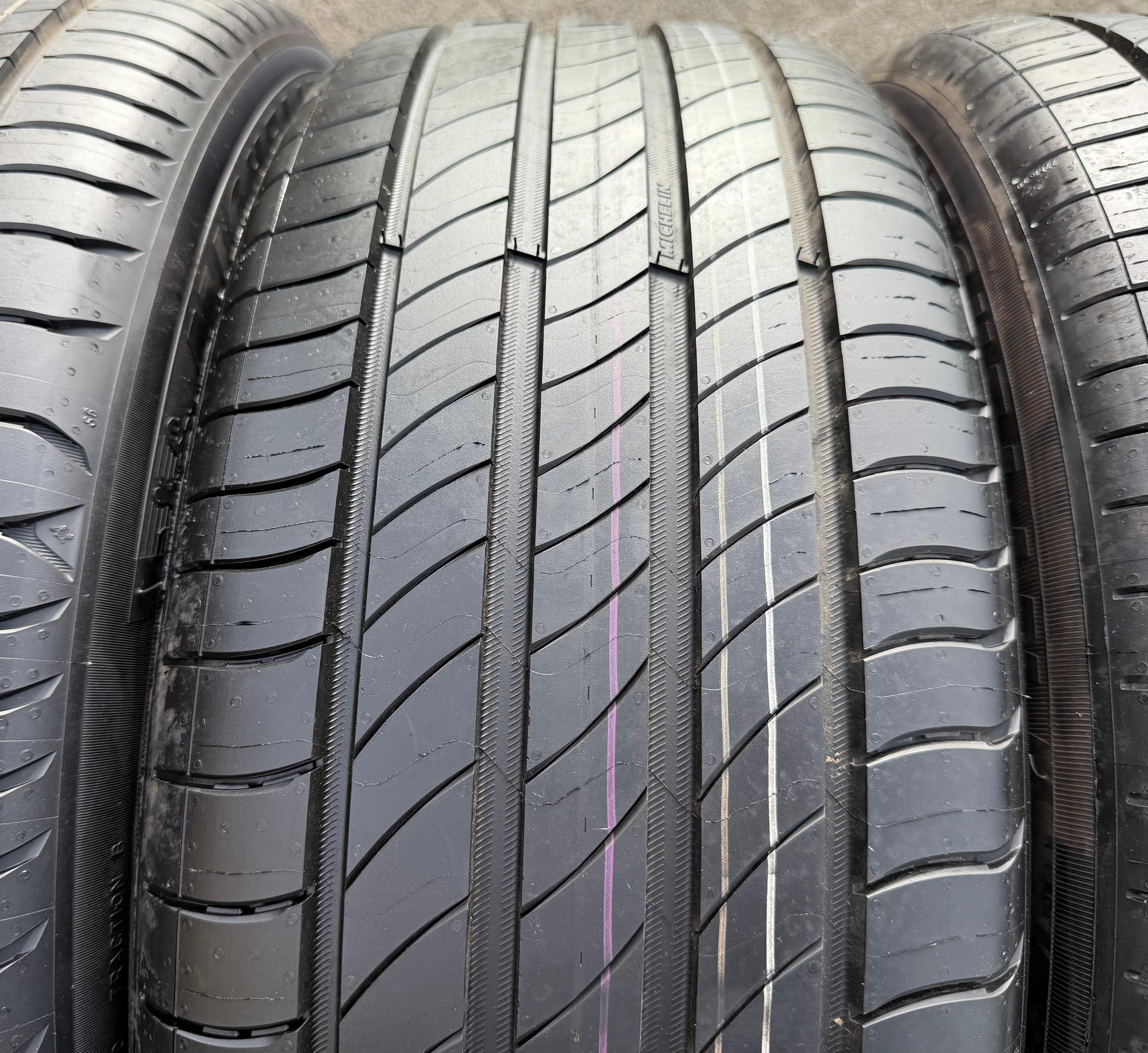 4 Original 18" Alu Sommerräder Audi Q2 SQ2 81A601025G 215/50R18 92W Michelin