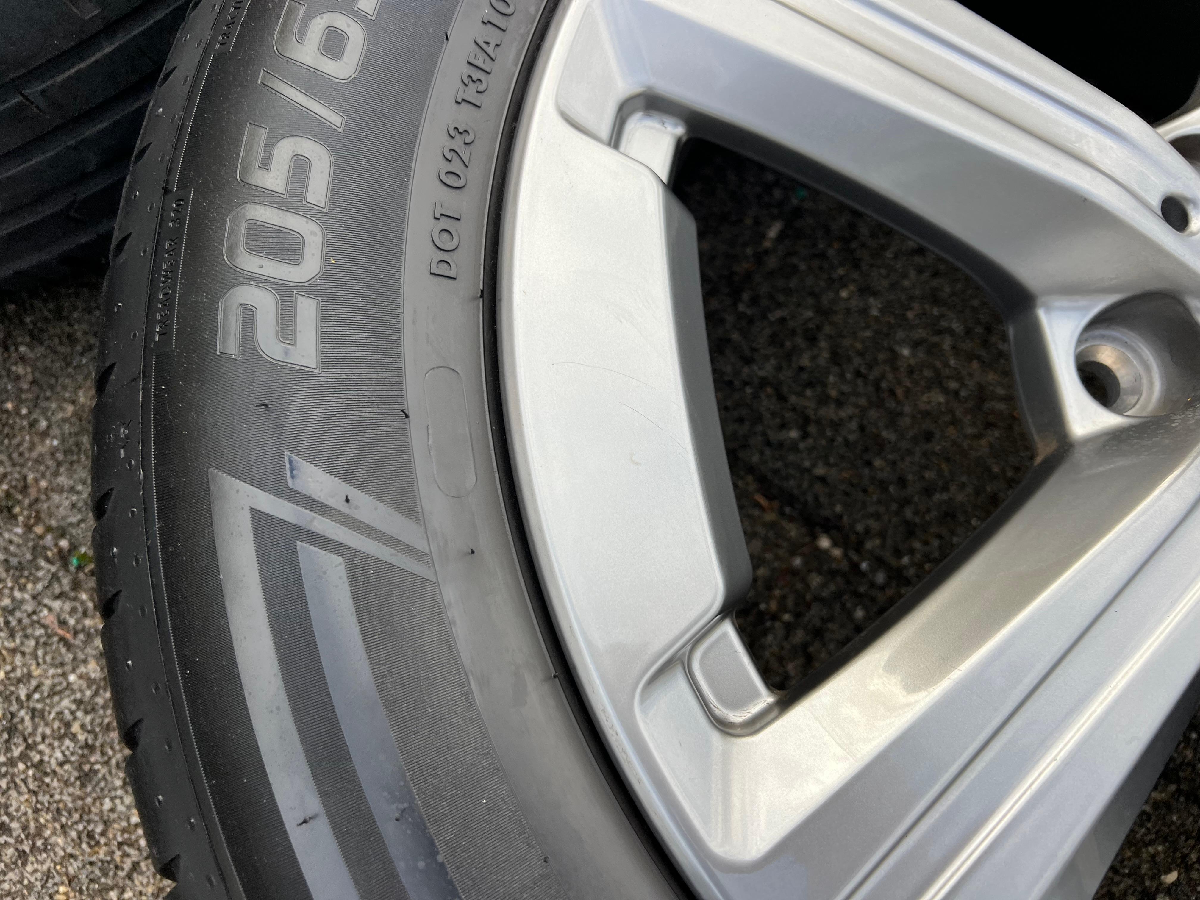 4 RUEDAS DE ALEACIÓN ORIGINALES DE 17" PARA VERANO BMW X1 U11 X2 U10 205/65R17 100Y VREDESTEIN 2022 RDKS