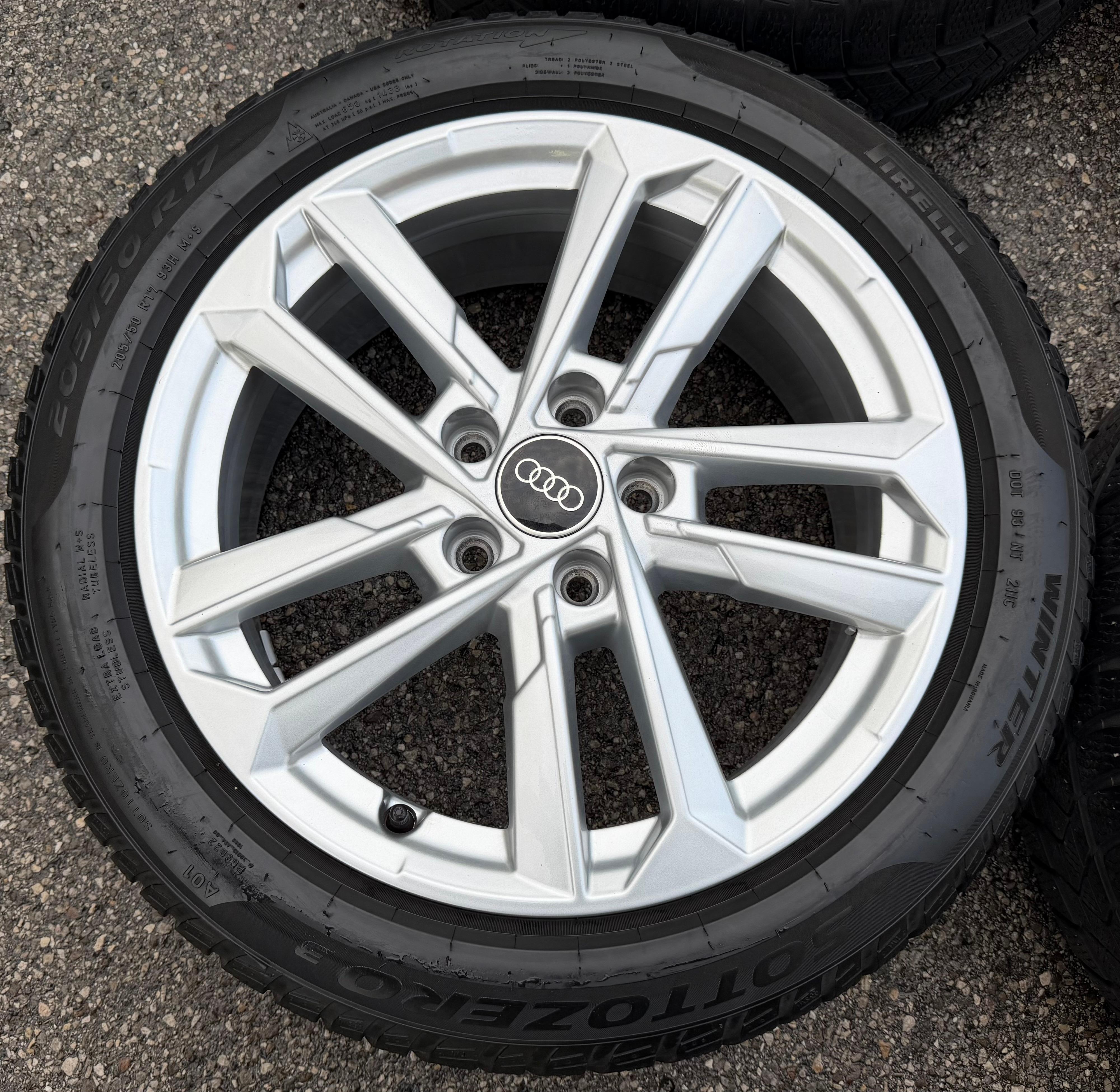 4 ruote complete in lega originali da 17" invernali Audi A3 S3 8Y 8Y0601025L 205/50R17 93H Pirelli 2022