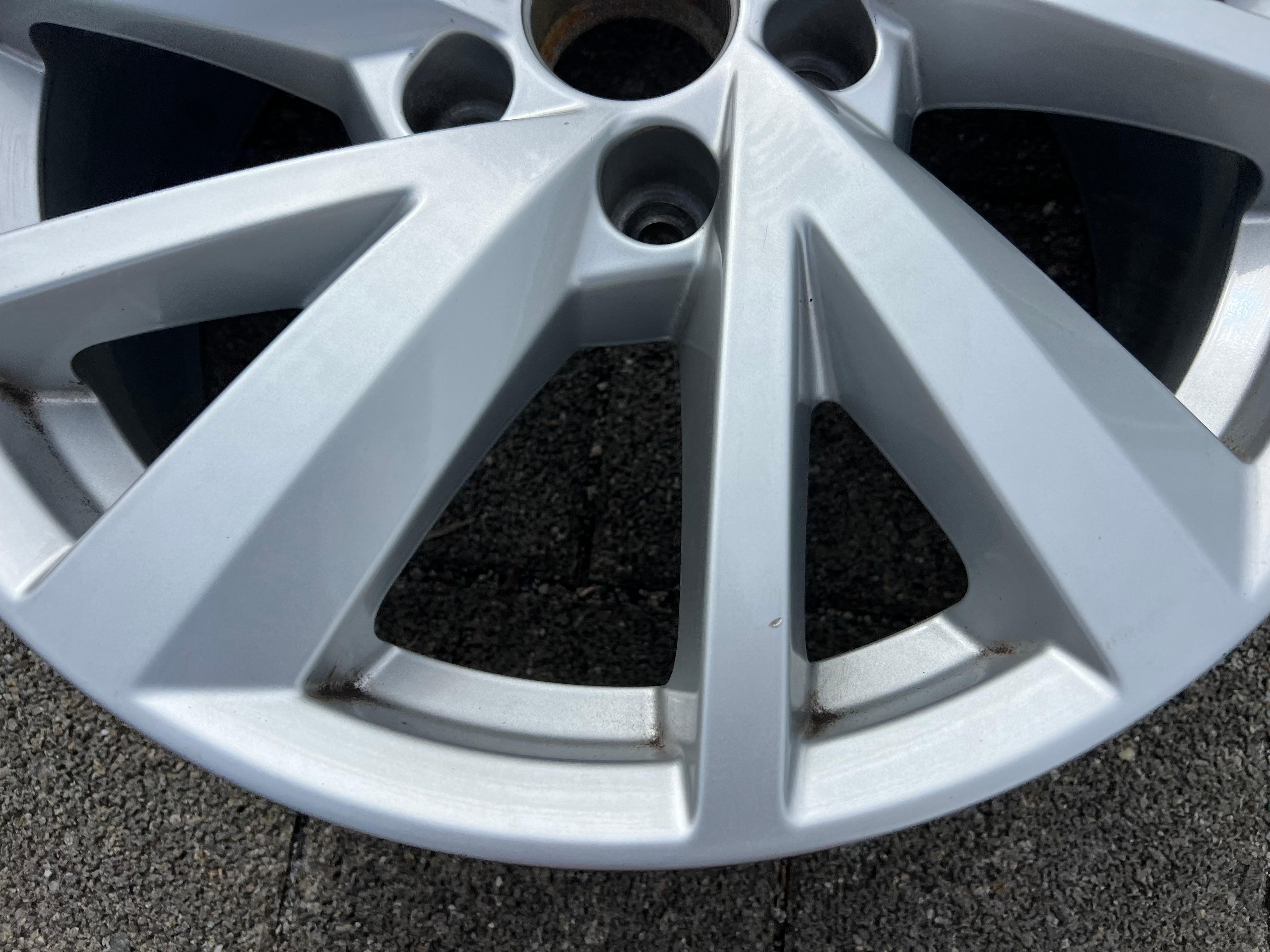 1 CERCHIONE IN LEGA ORIGINALE DA 17" PER AUDI Q2 81A601025C 7x17 ET45 SPEDIZIONE GRATUITA