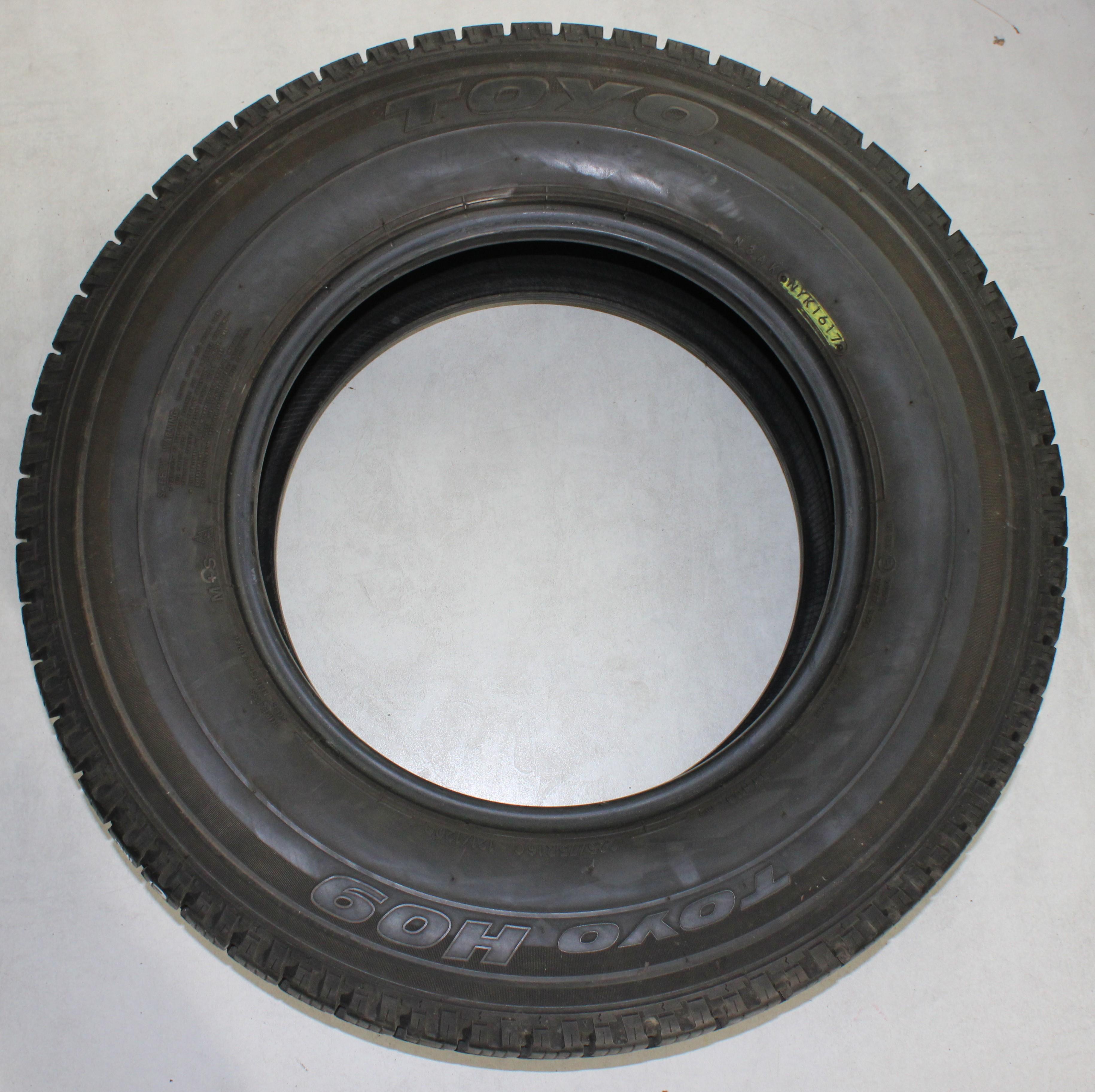 4 x 225/75R16C 121/120Q Neumáticos de invierno Toyo Winter H09 3x9-9,5mm/1x10-10,5mm 2017