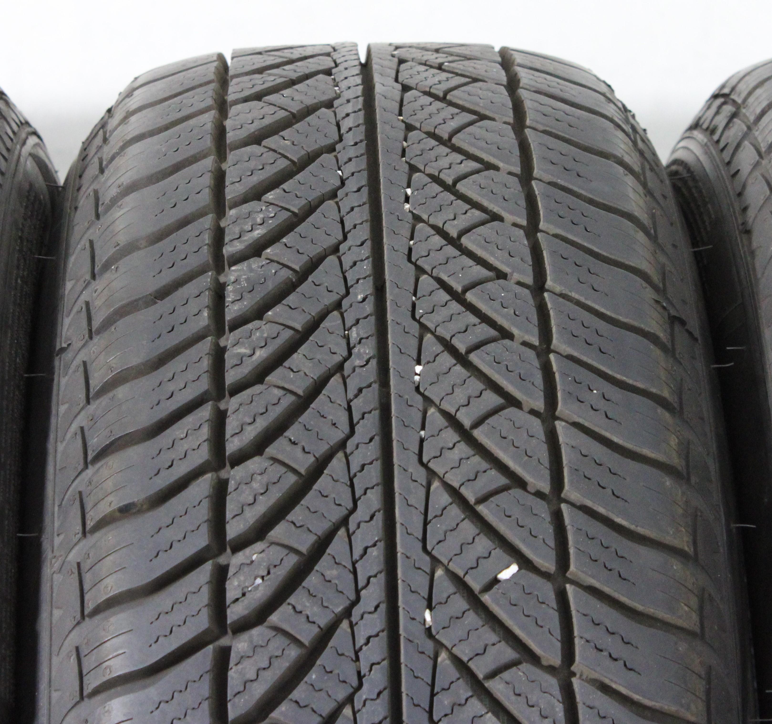 4 x 205/60R16 92H Pneumatici invernali Goodyear Ultra Grip 8 Performance * Runflat 3x7-7,5mm/1x8mm 3x2016/1x2022