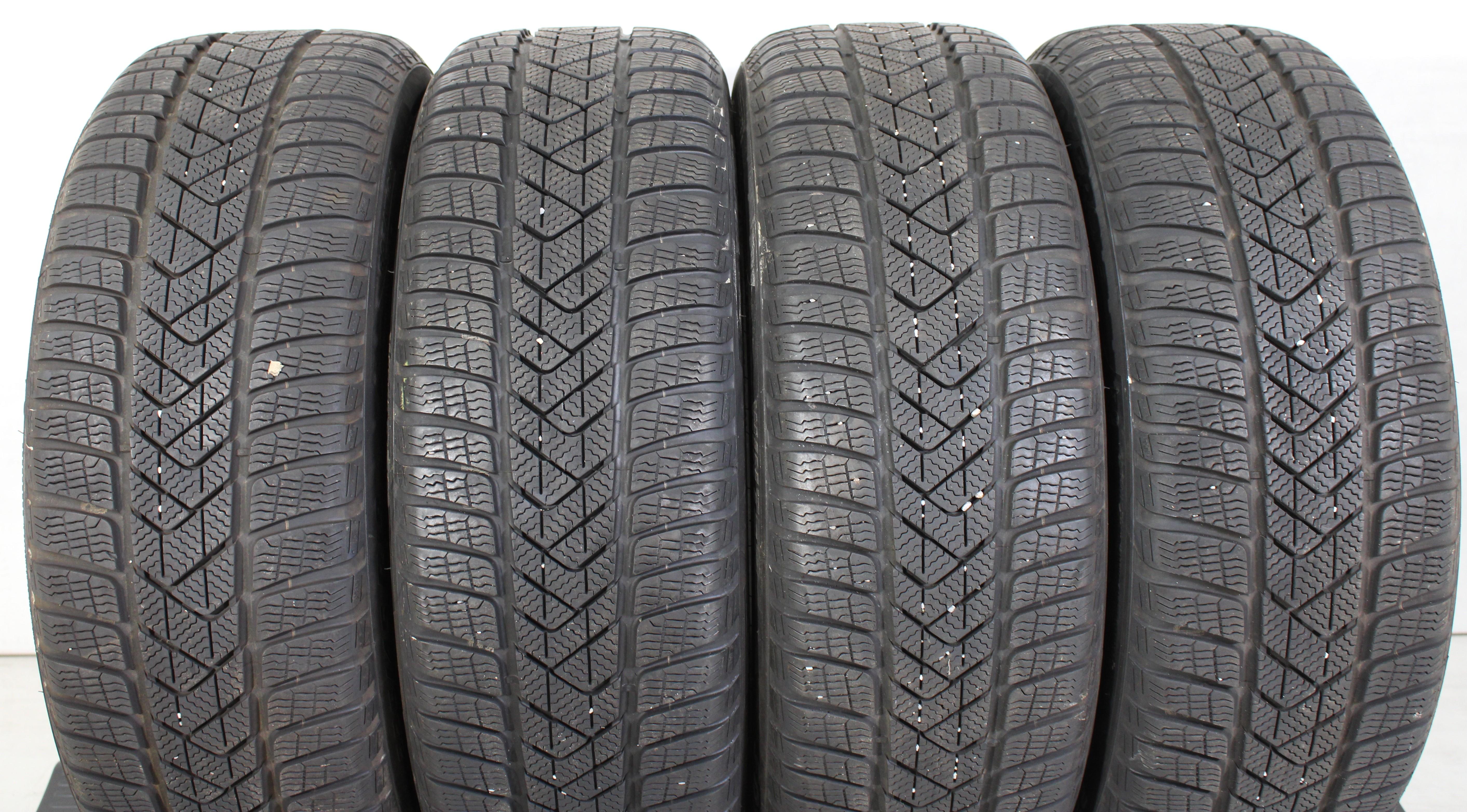 4 x 225/45R19 96V winterbanden Pirelli Sottozero 3 Runflat 7-7,5mm 1x2019/3x2020 *
