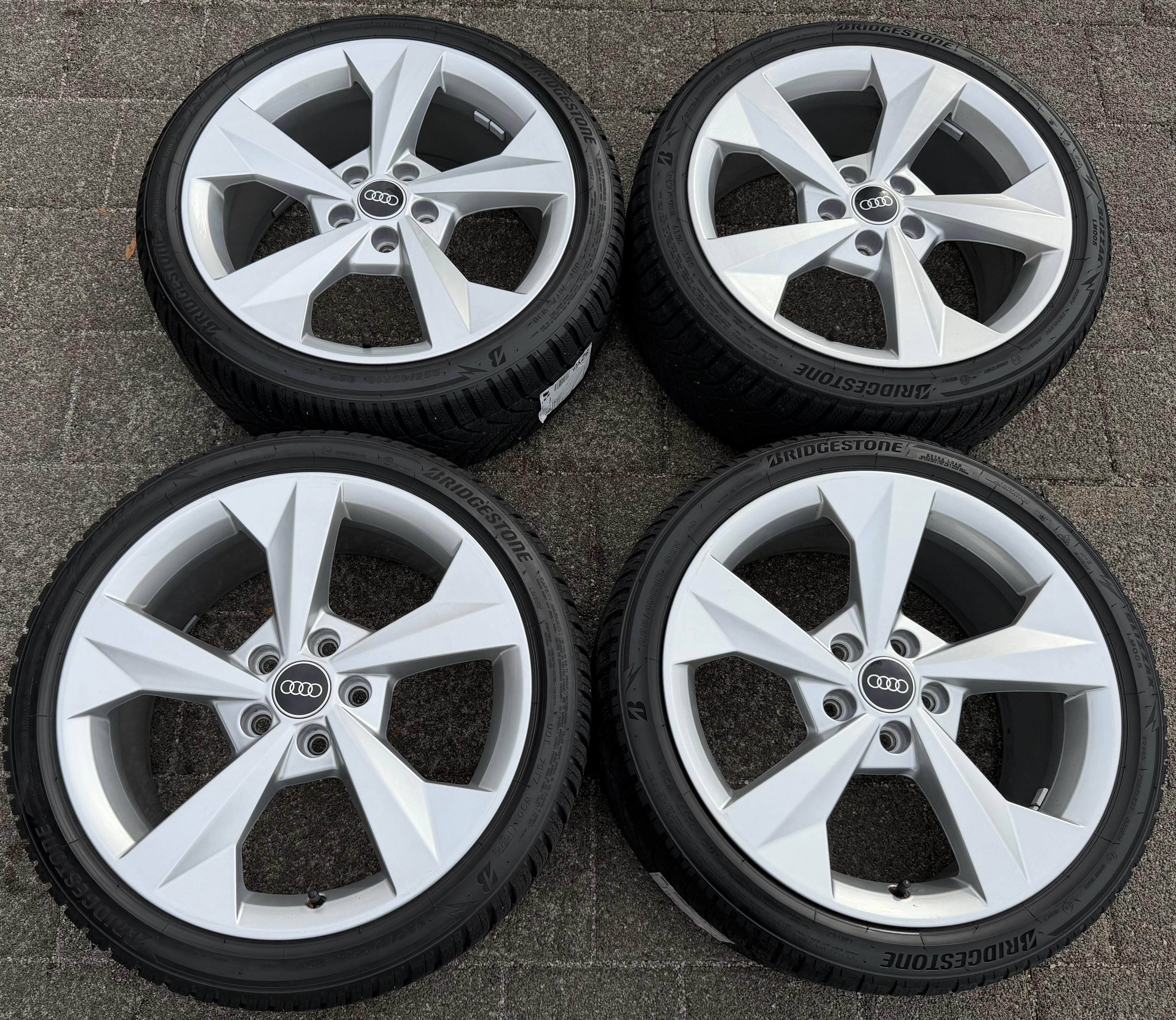 4 cerchi in lega originali da 18" per Audi A3 S3 8Y 8Y0601025J 8x18 ET46