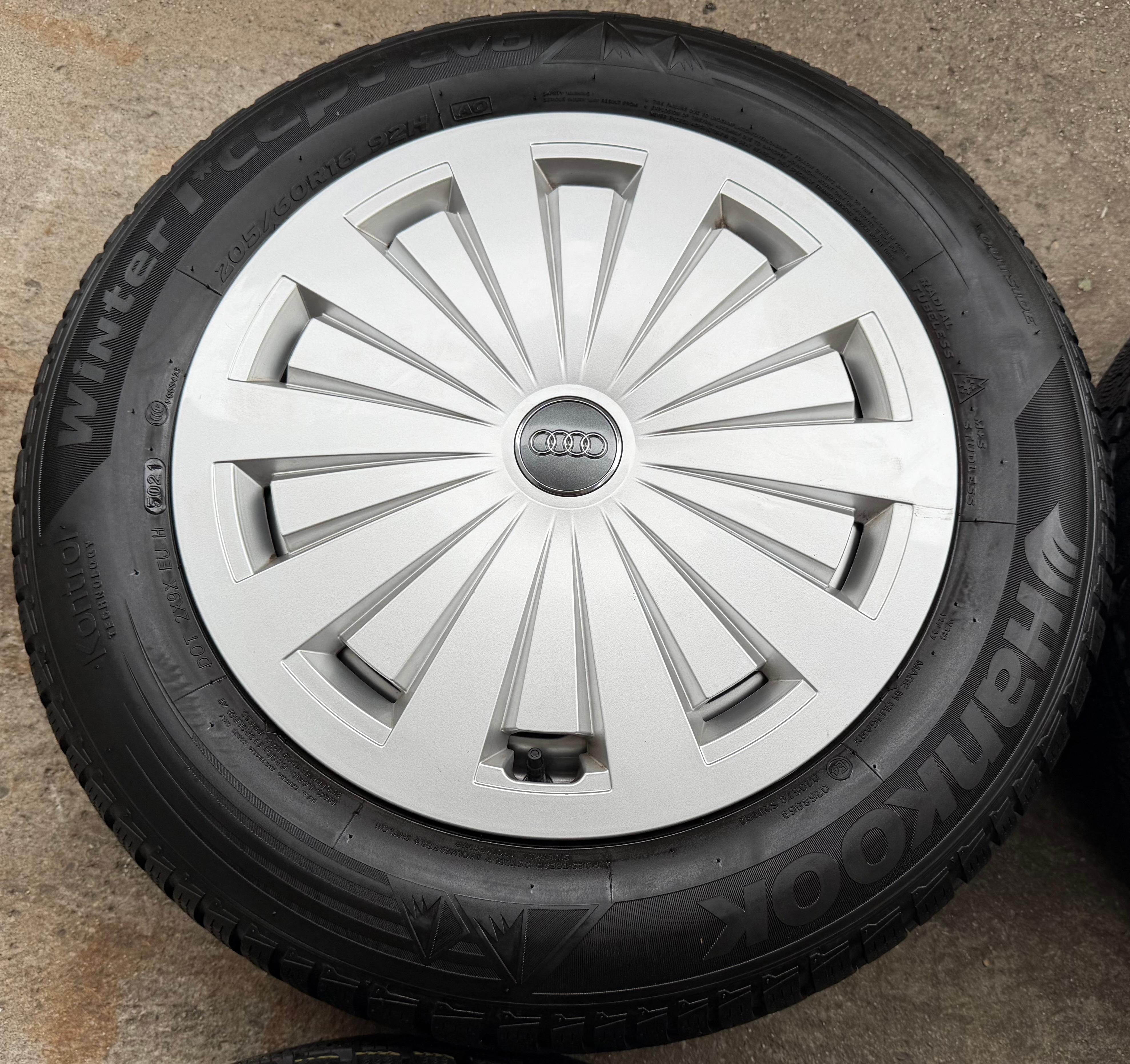 4 Original Alu Winterräder Audi A4 B9 8W 205/60R16 92H 8W0601025 Hankook