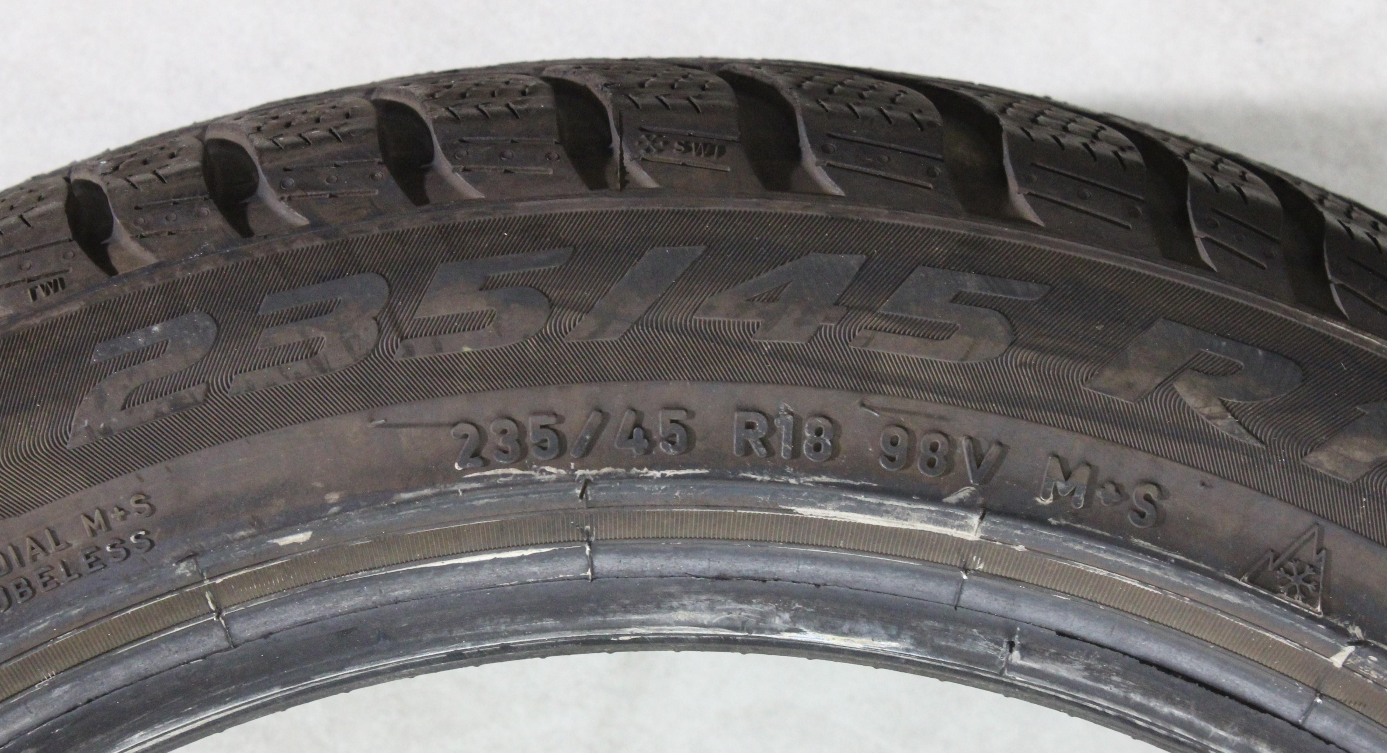 4 x 235/45R18 98V Winterreifen Pirelli Sottozero 3 Elect TO 2x6-6,5mm/2x6,5-7mm 2023 Silent