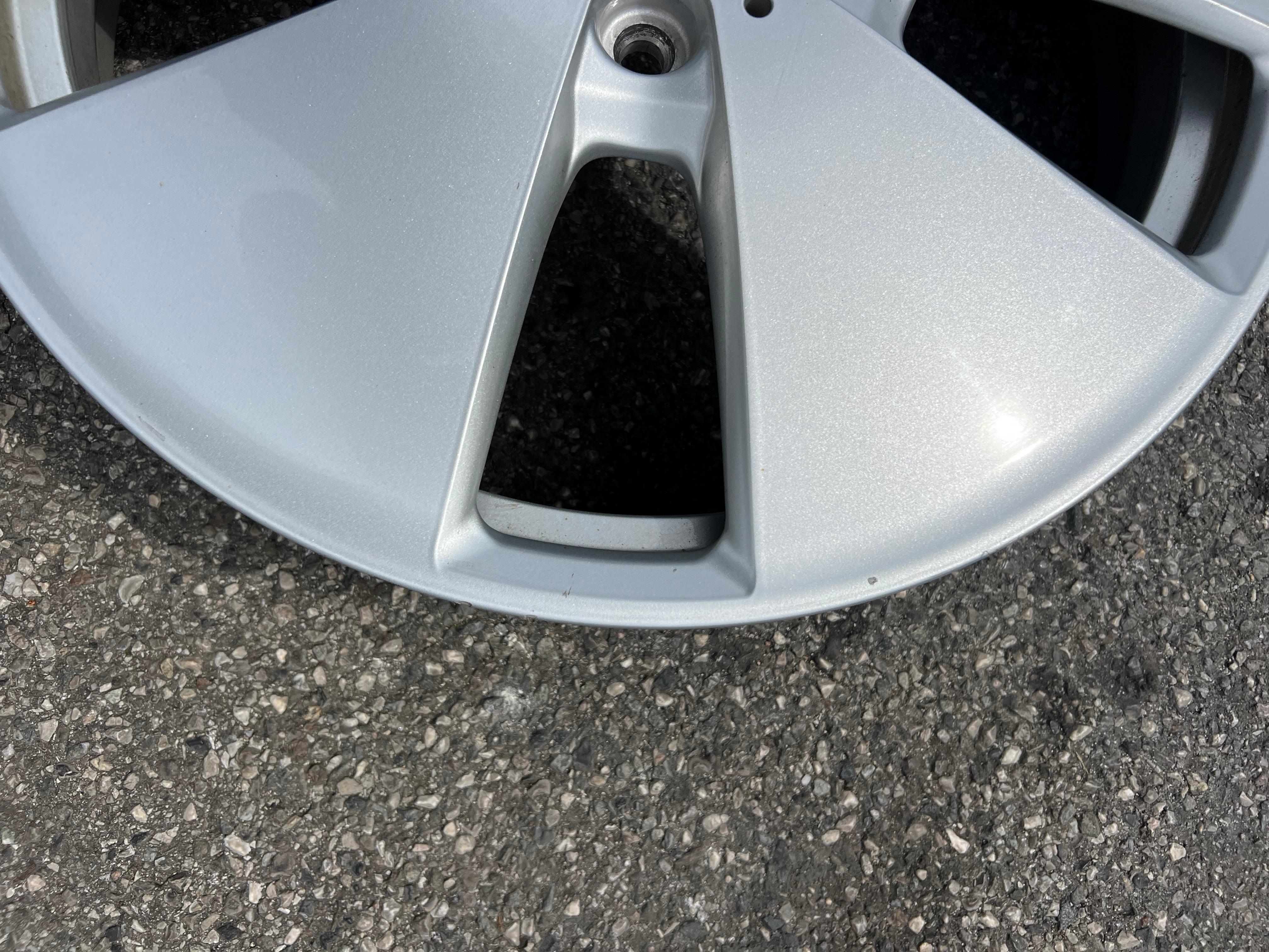 1 X ORIGINAL JUPE ALU 19" BMW i3 STYLING 427 5x19 ET43 6852053 RDKS TOP