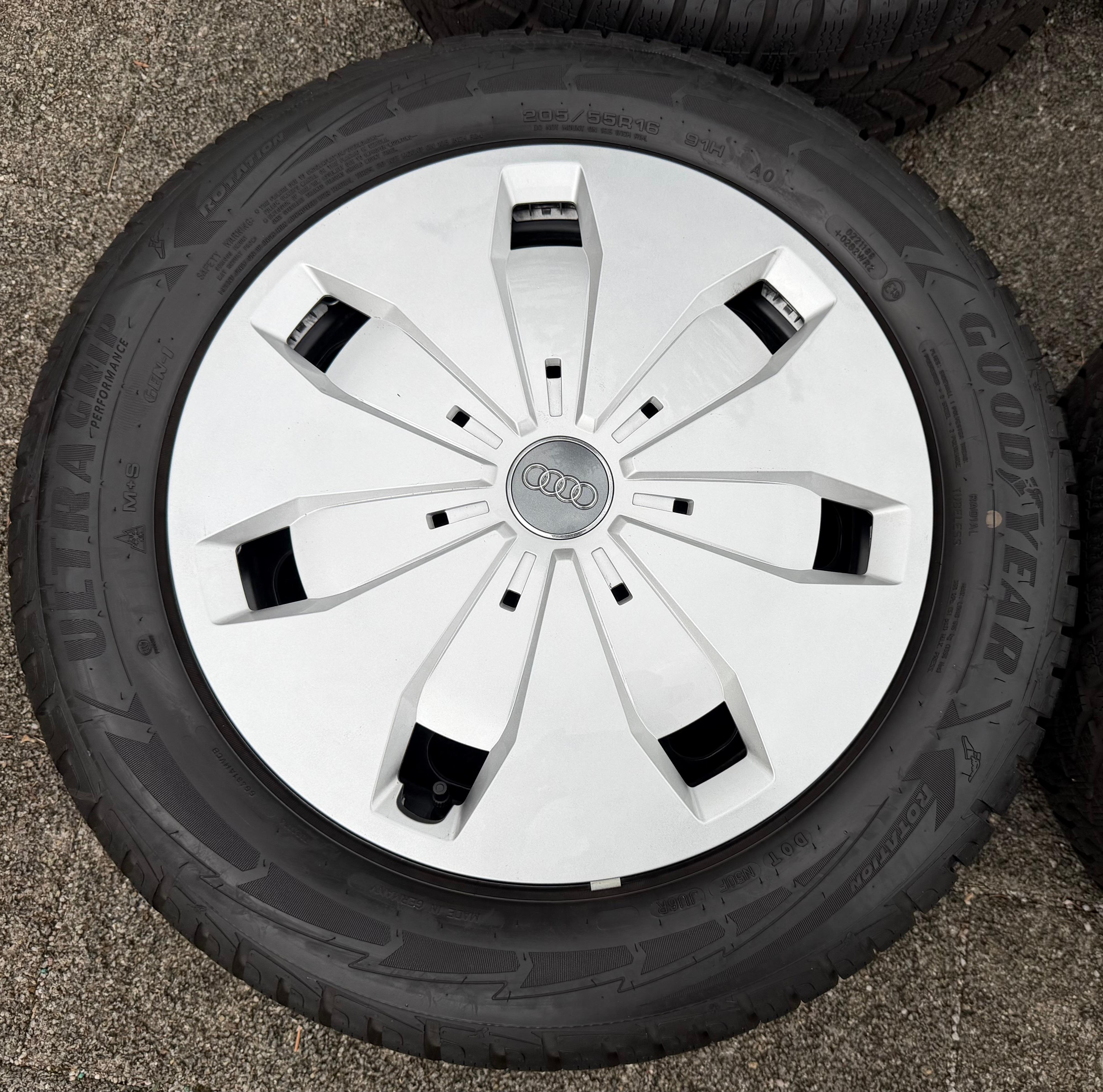 4 Winterräder Audi A3 8V Sportback Cabrio  205/55R16 91H Goodyear 8V0601027A 2021