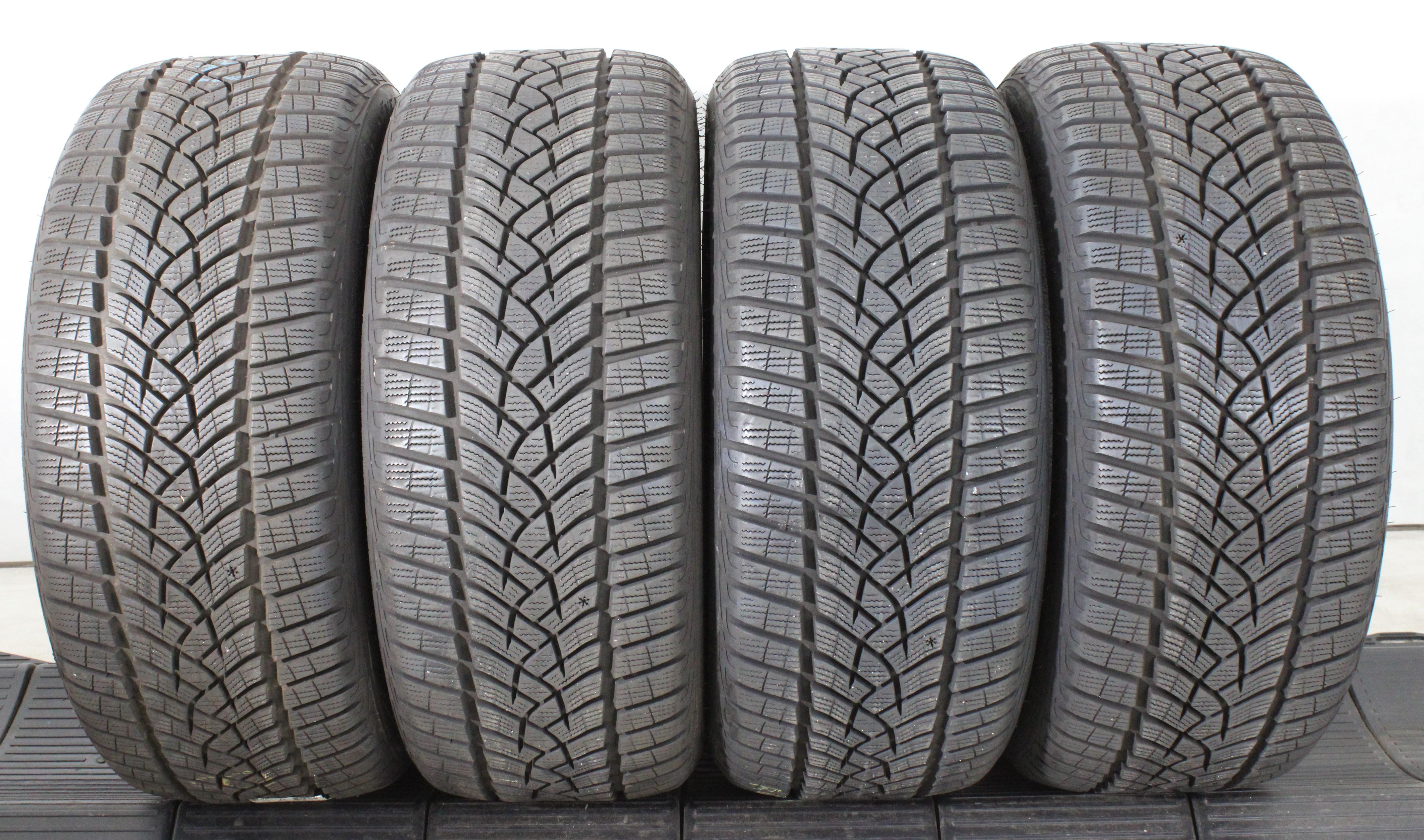 4 x 215/45R16 90V Winterreifen Goodyear Ultra Grip Performance 2x 7,5-8mm und 2x 7-7,5mm 2018