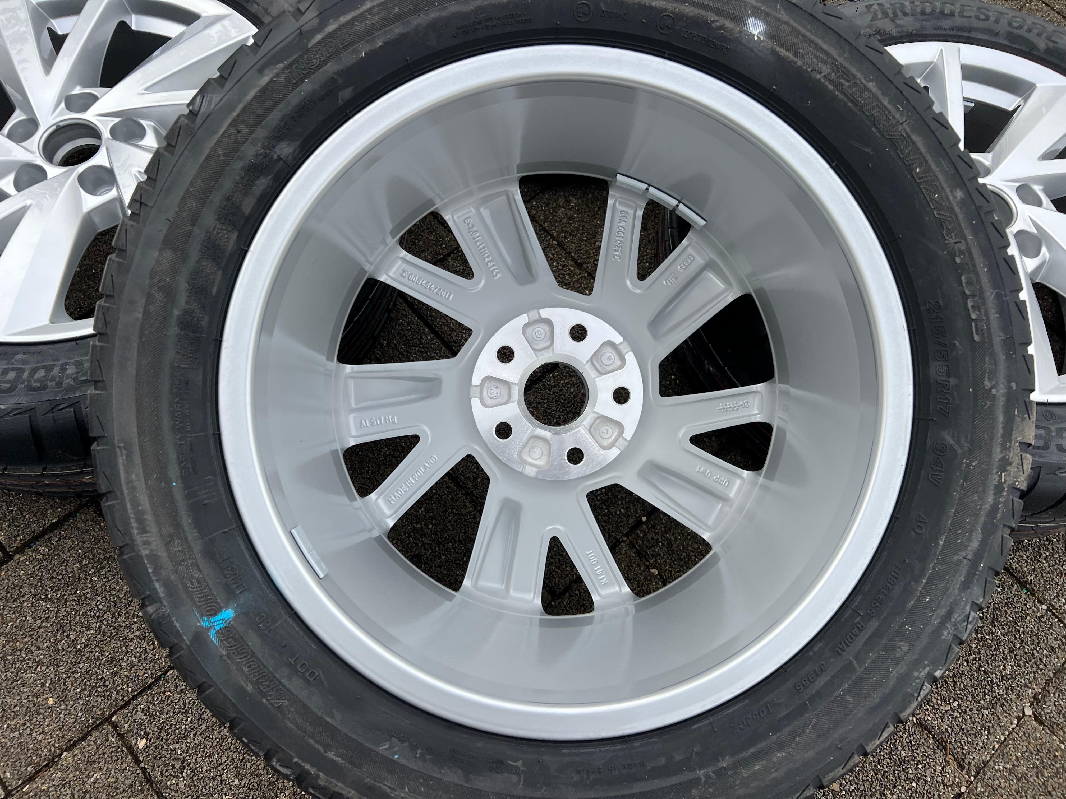 4 ORIGINAL 17" ALU SOMMERRÄDER AUDI Q2 215/55R17 94V BRIDGESTONE 2024 NEU FREIHAUS