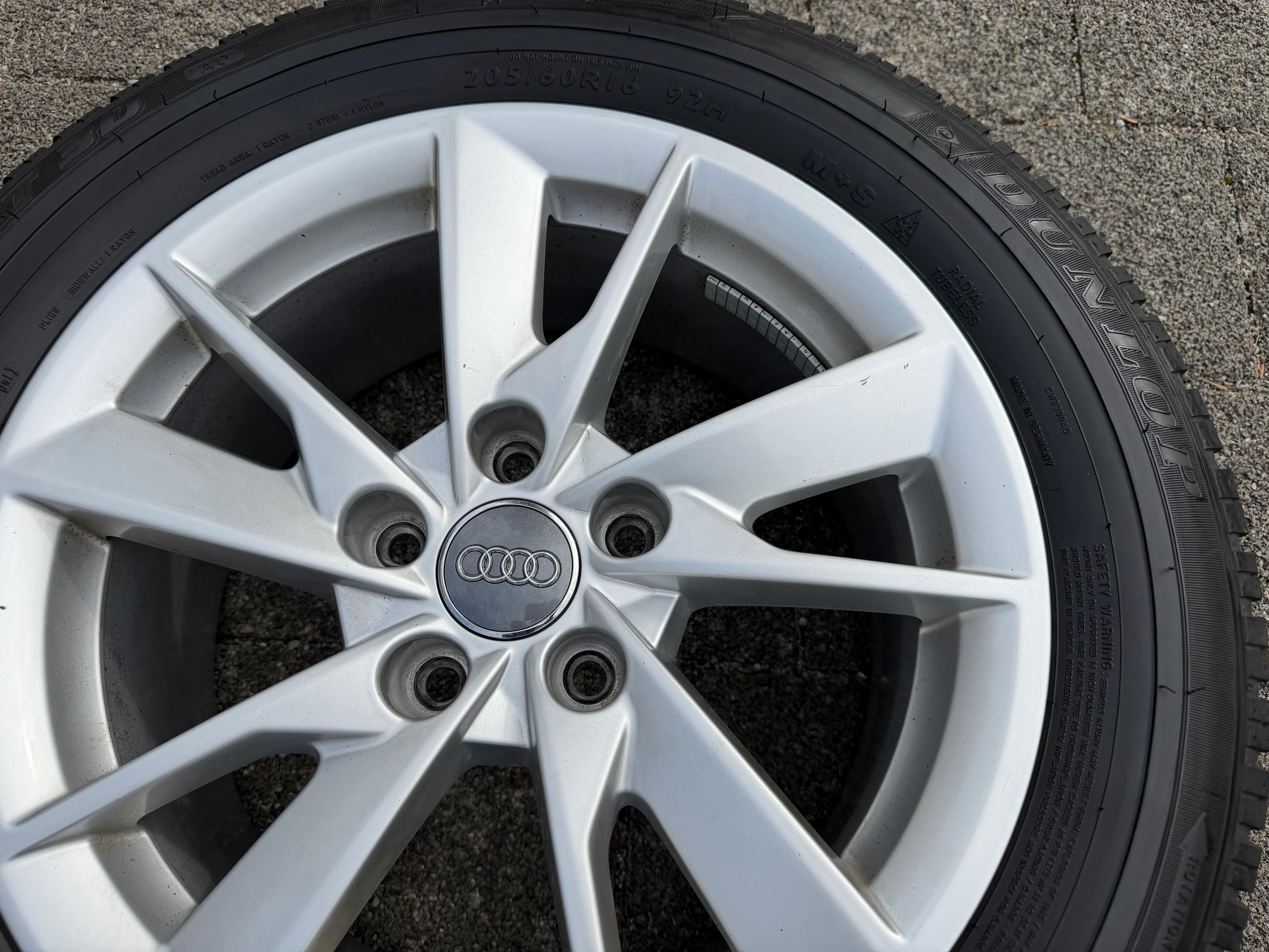 4 Original Alu Winterräder Audi A4 8W B9 8W0601025A 205/60R16 92H Dunlop