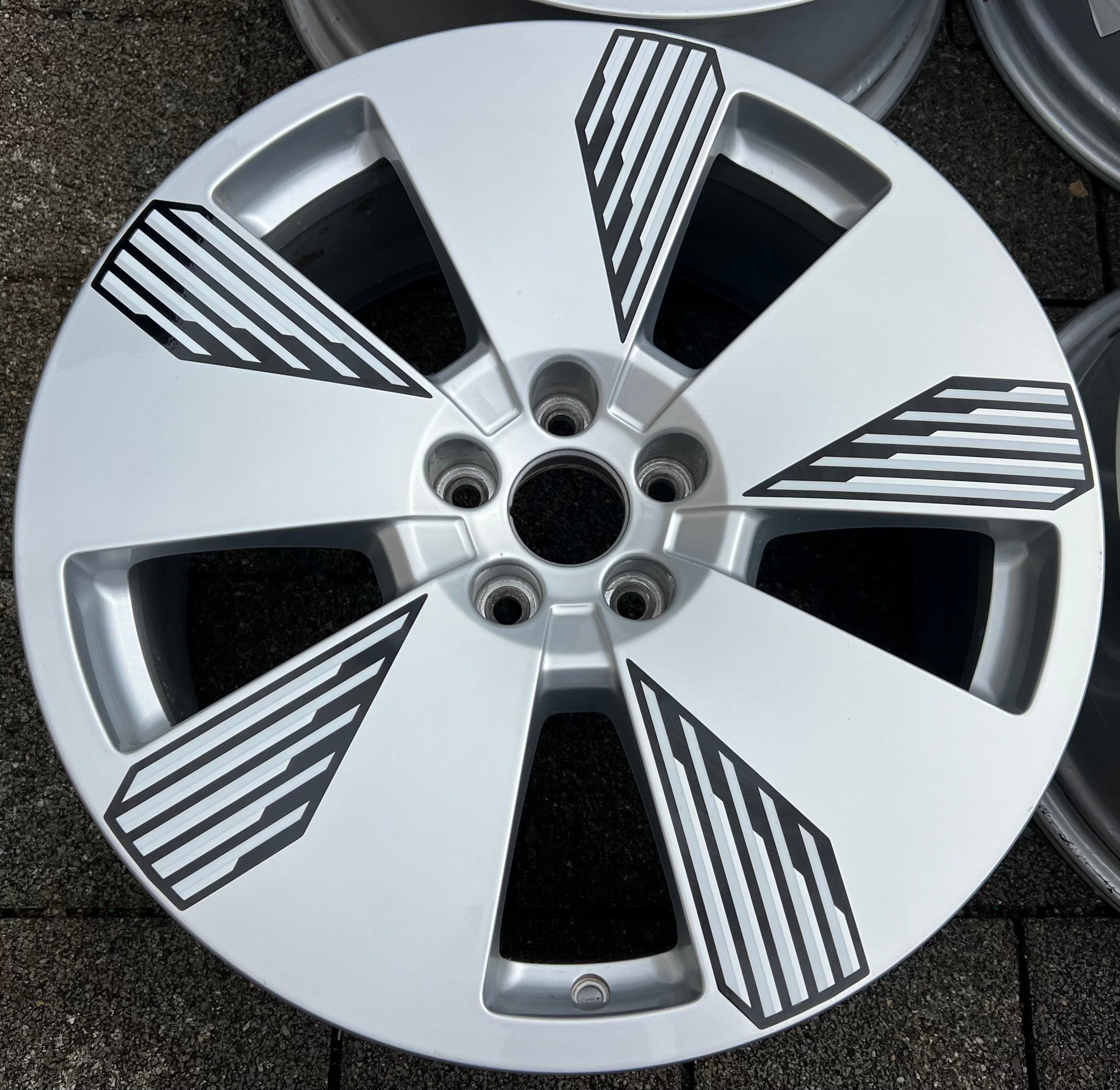 4 ORIGINAL 19" ALUFELGEN AUDI E-TRON GEN 8,5x19 ET36 4KE601025Q FREIHAUS