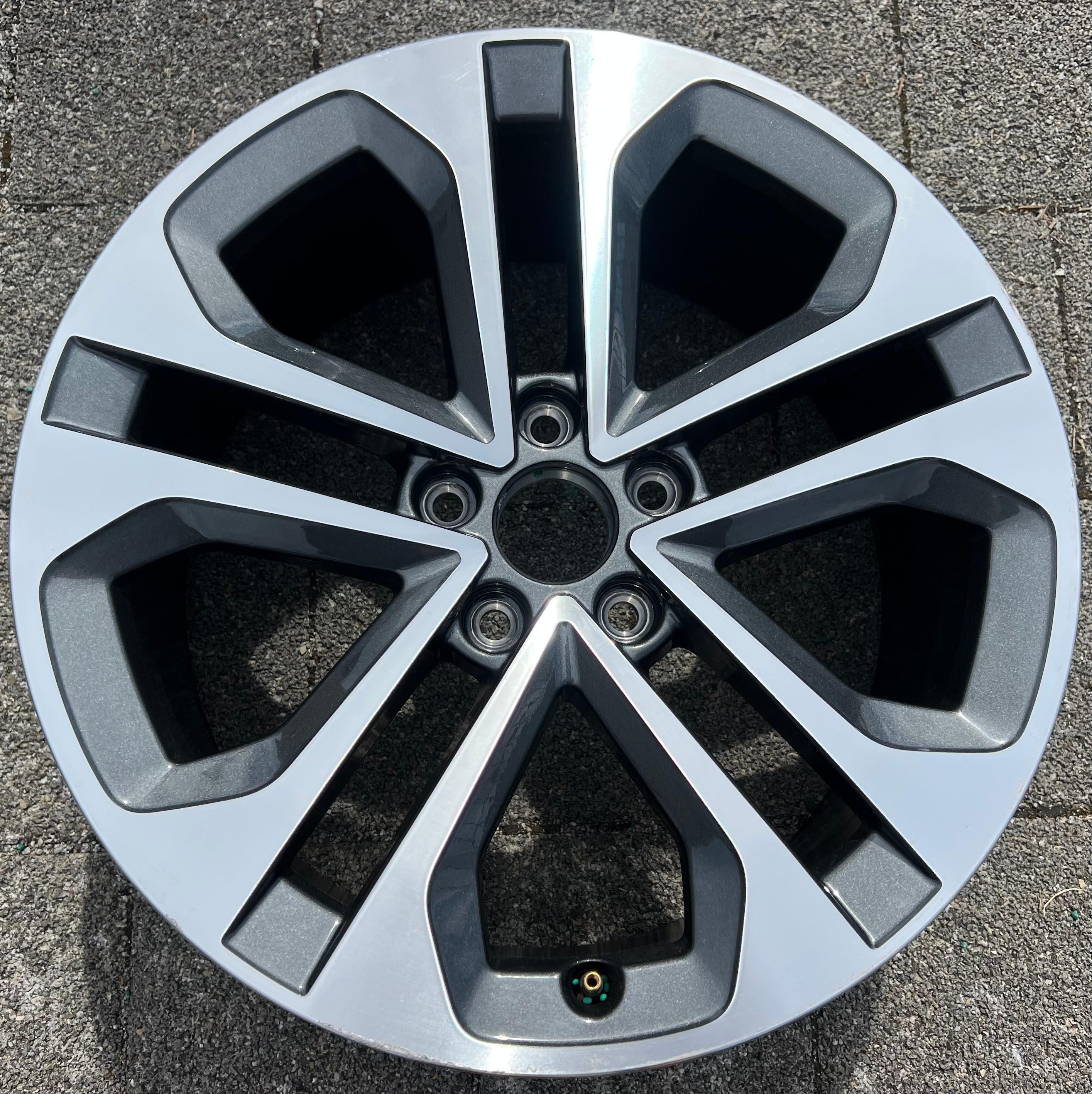 1 X ORIGINAL 18" ALUFELGE AUDI A3 S3 8Y 8Y0601025CE 8x18 ET46 FREIHAUS