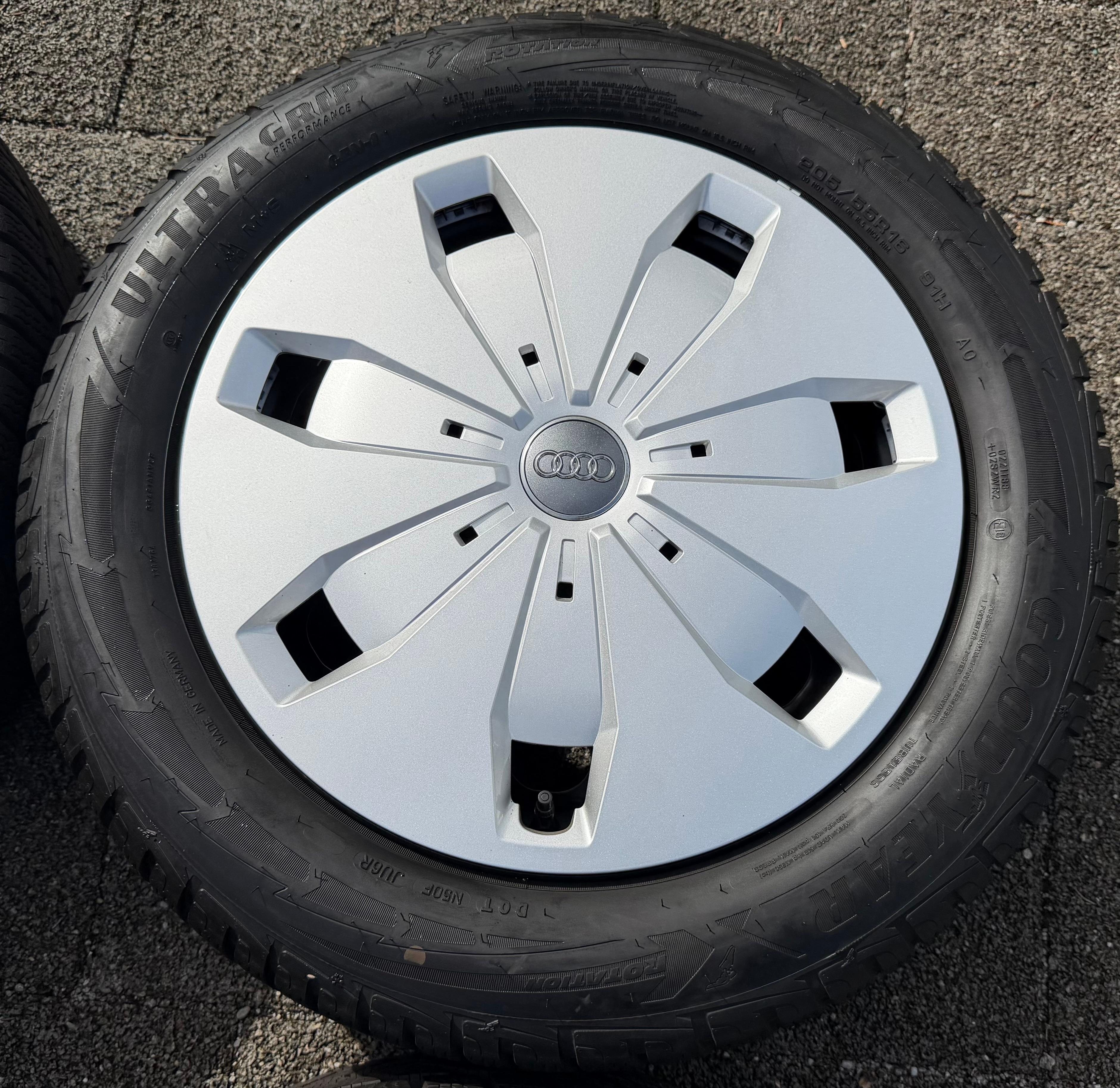 4 Winterräder Audi A3 8V Sportback Cabrio  205/55R16 91H Goodyear 8V0601027A