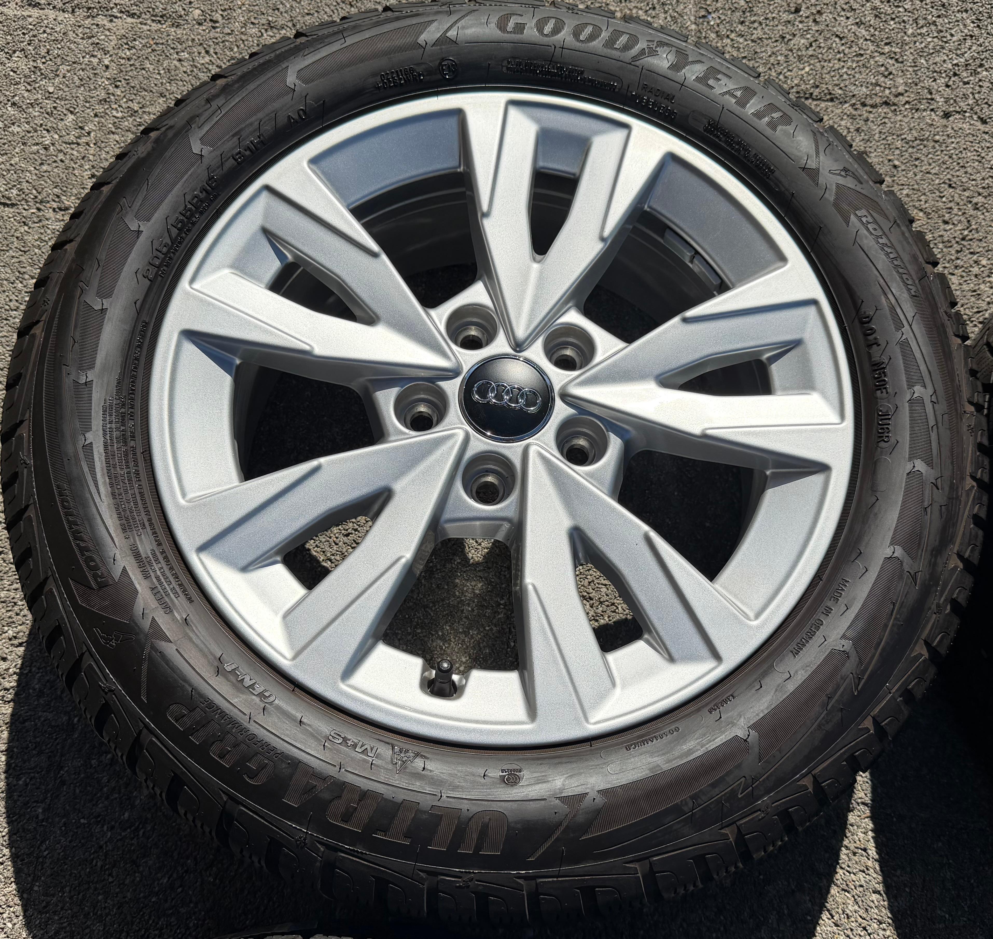 4 Original Alu Winterräder Audi A3 8Y 8Y0071496 205/55R16 91H Goodyear
