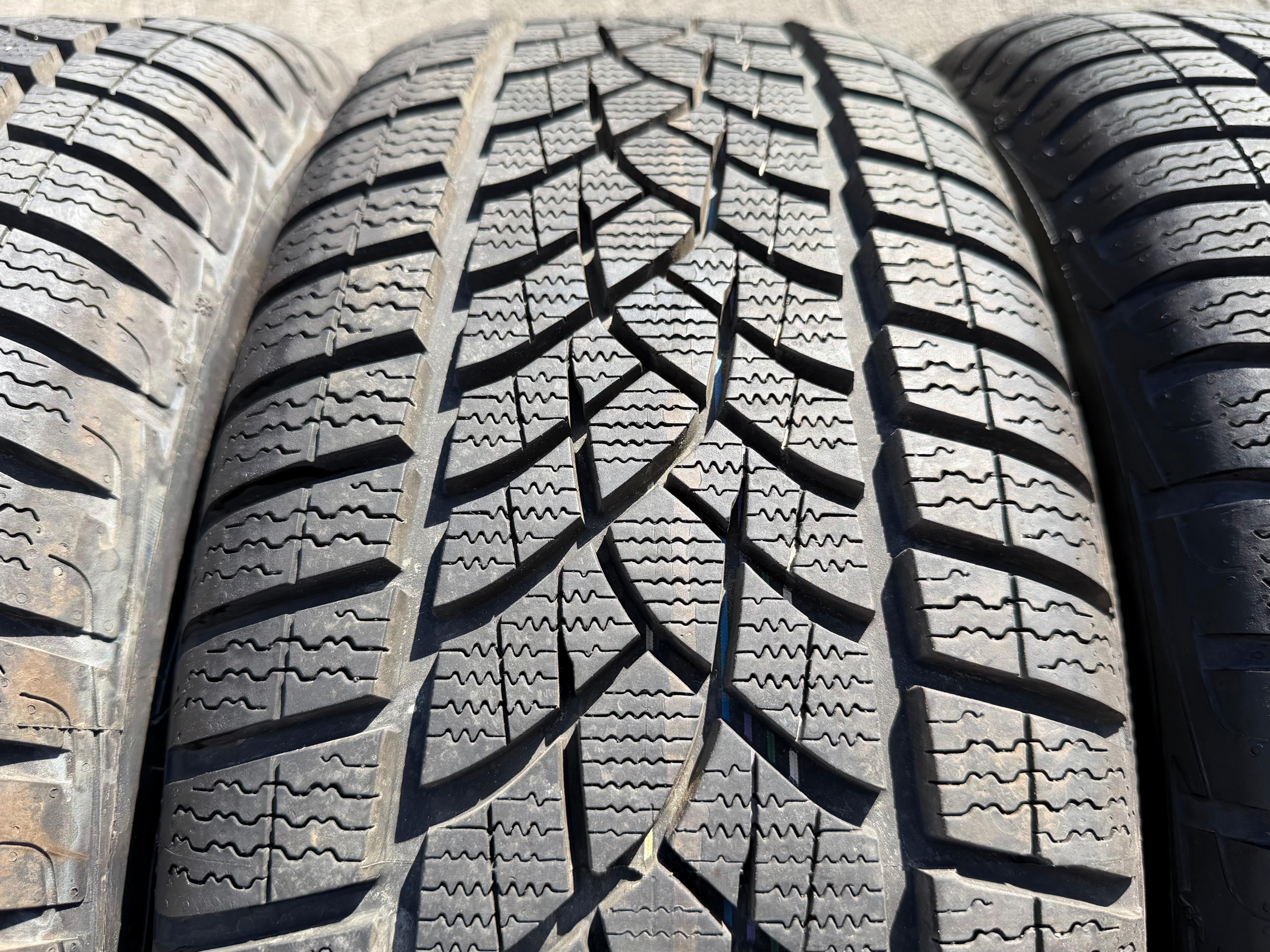 4 Original 18" Alu Winterräder Audi Q3 F3 83A 83A601025J 235/55R18 104H Goodyear