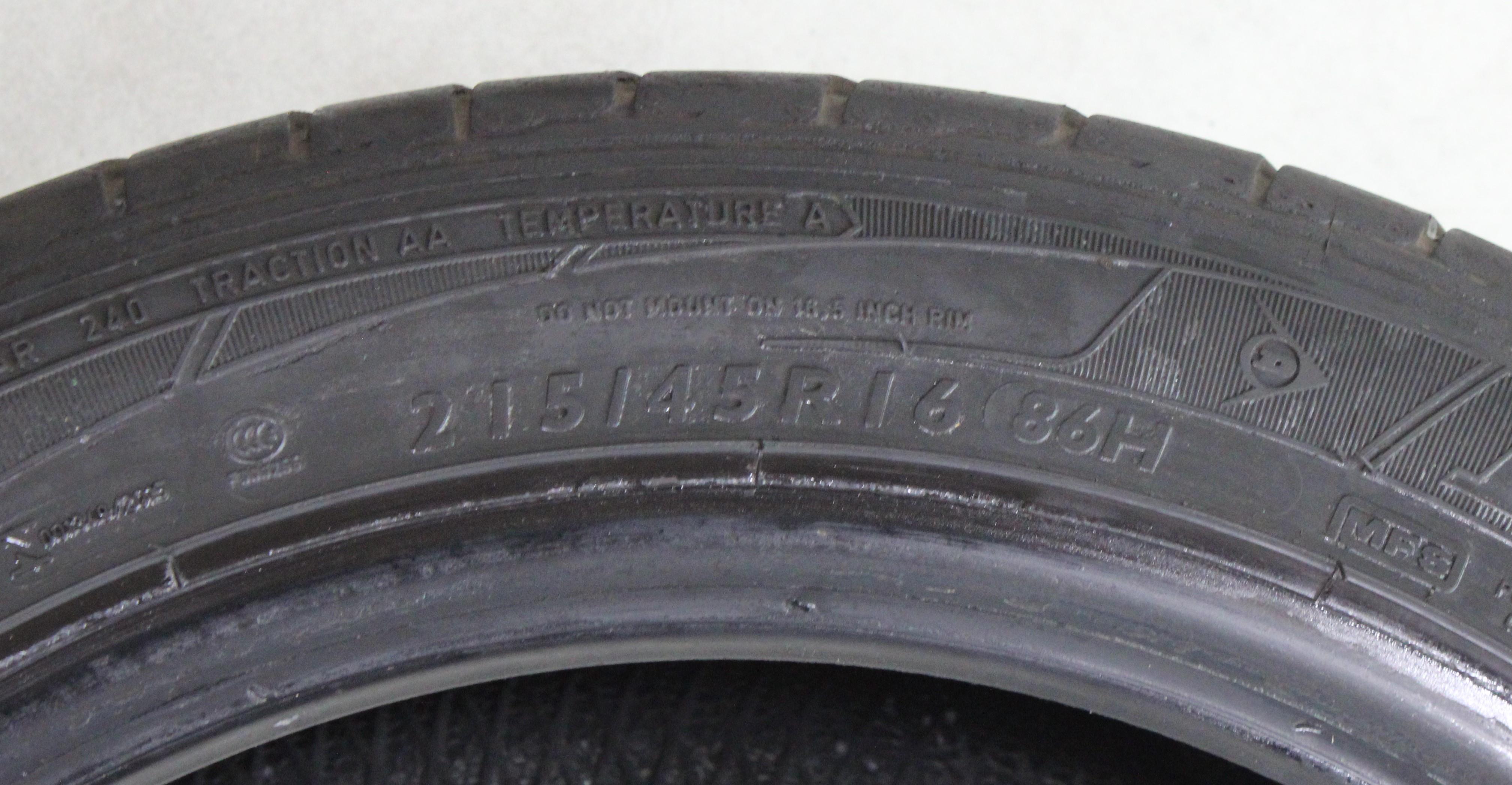 4 x 215/45R16 86H pneus été Dunlop SP Sport Maxx   2x5,5-6mm/2x6-6,5mm 2015