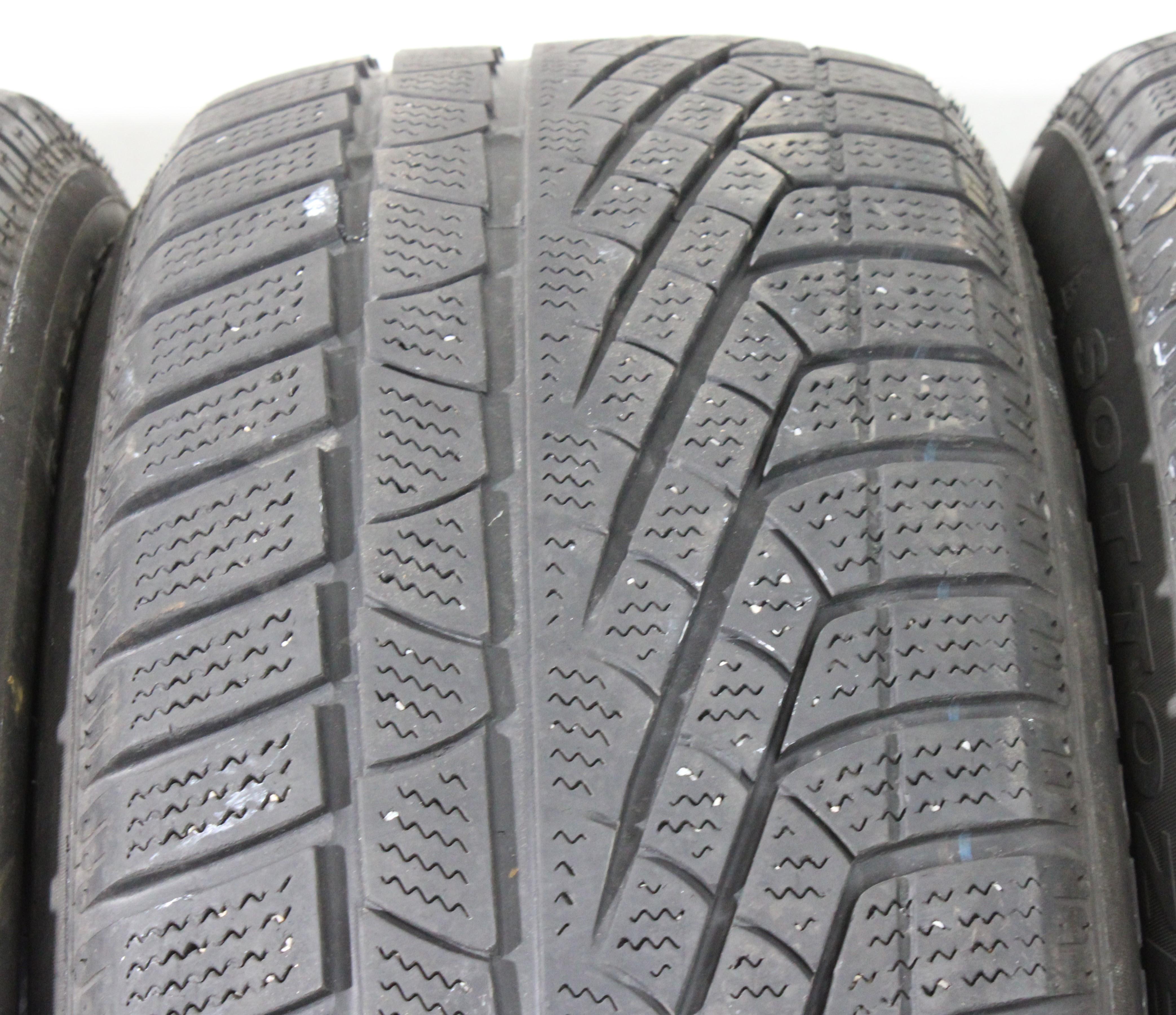 4 x 235/55R17 99V Winterreifen Pirelli Sottozero Winter 240 MO in der Mitte 4-4,5mm und auf den Schultern 5-5,5mm. 2017