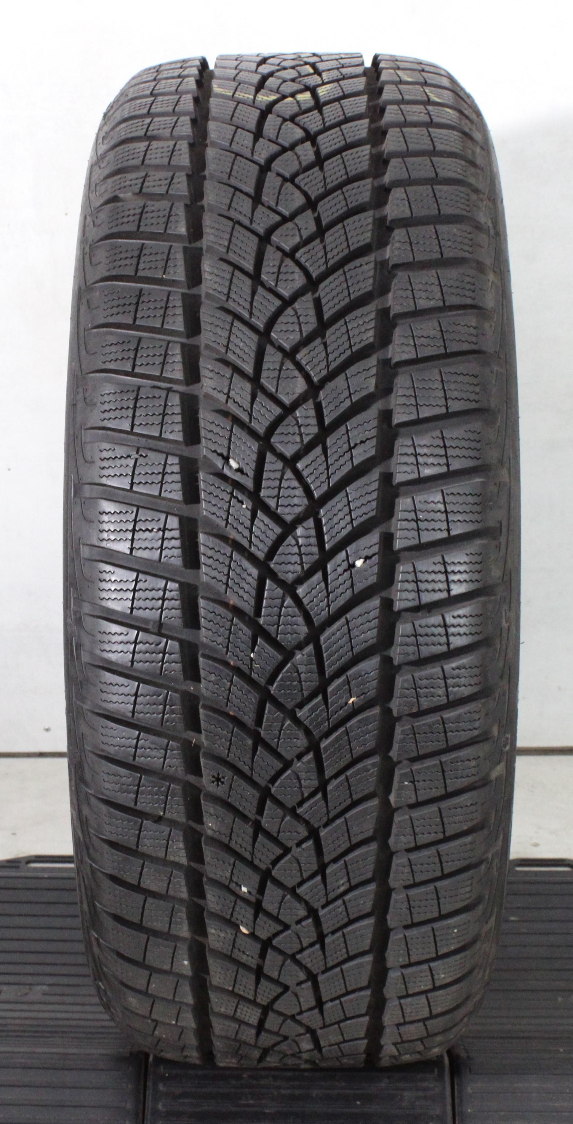 1 x 225/50R17 98H Winterreifen Goodyear Ultra Grip Performance + 8,5mm 2019
