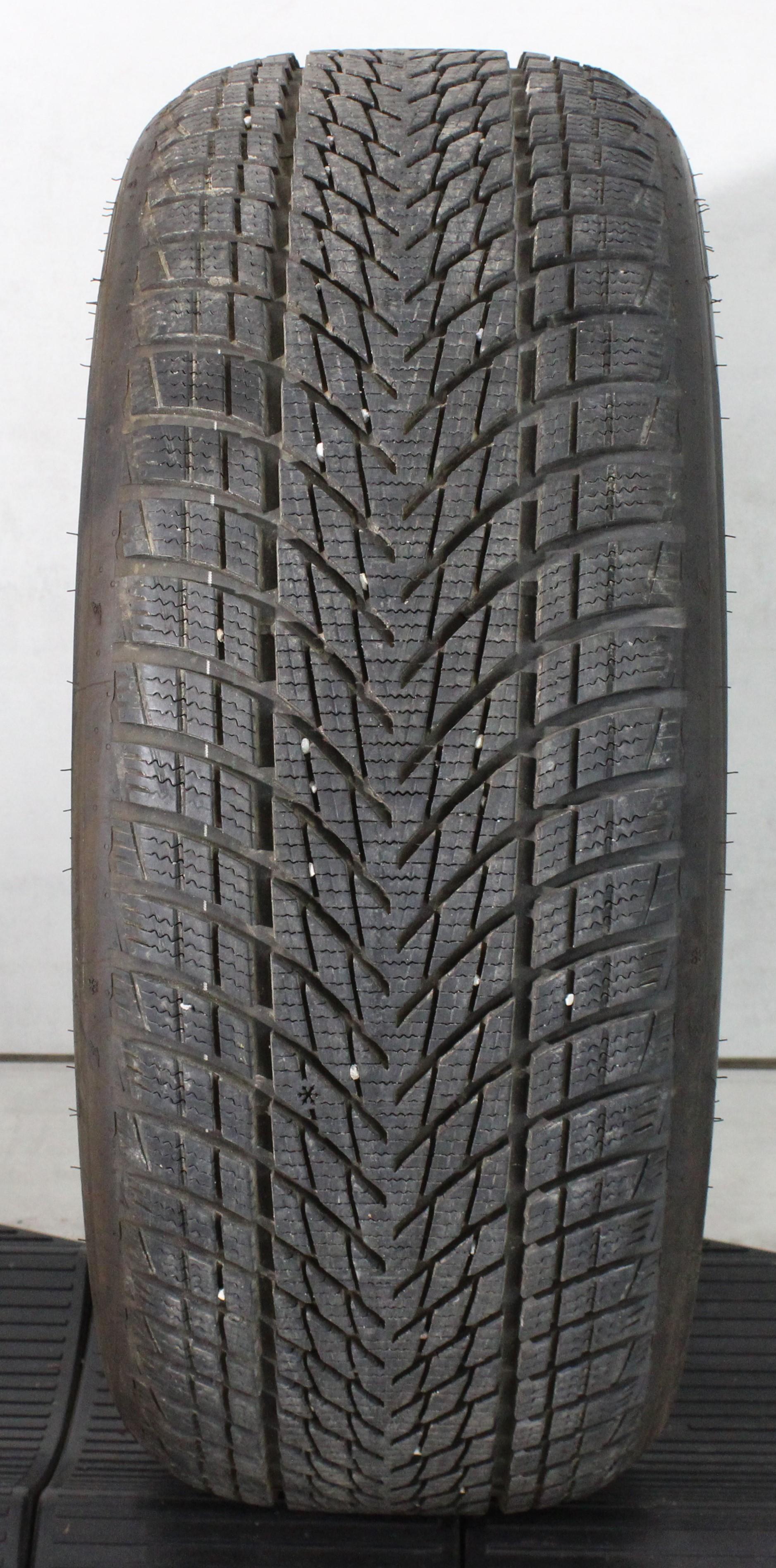 1 x 235/45R18 98H Winterreifen Goodyear Ultra Grip Performance 3 AO 7,5mm 2024